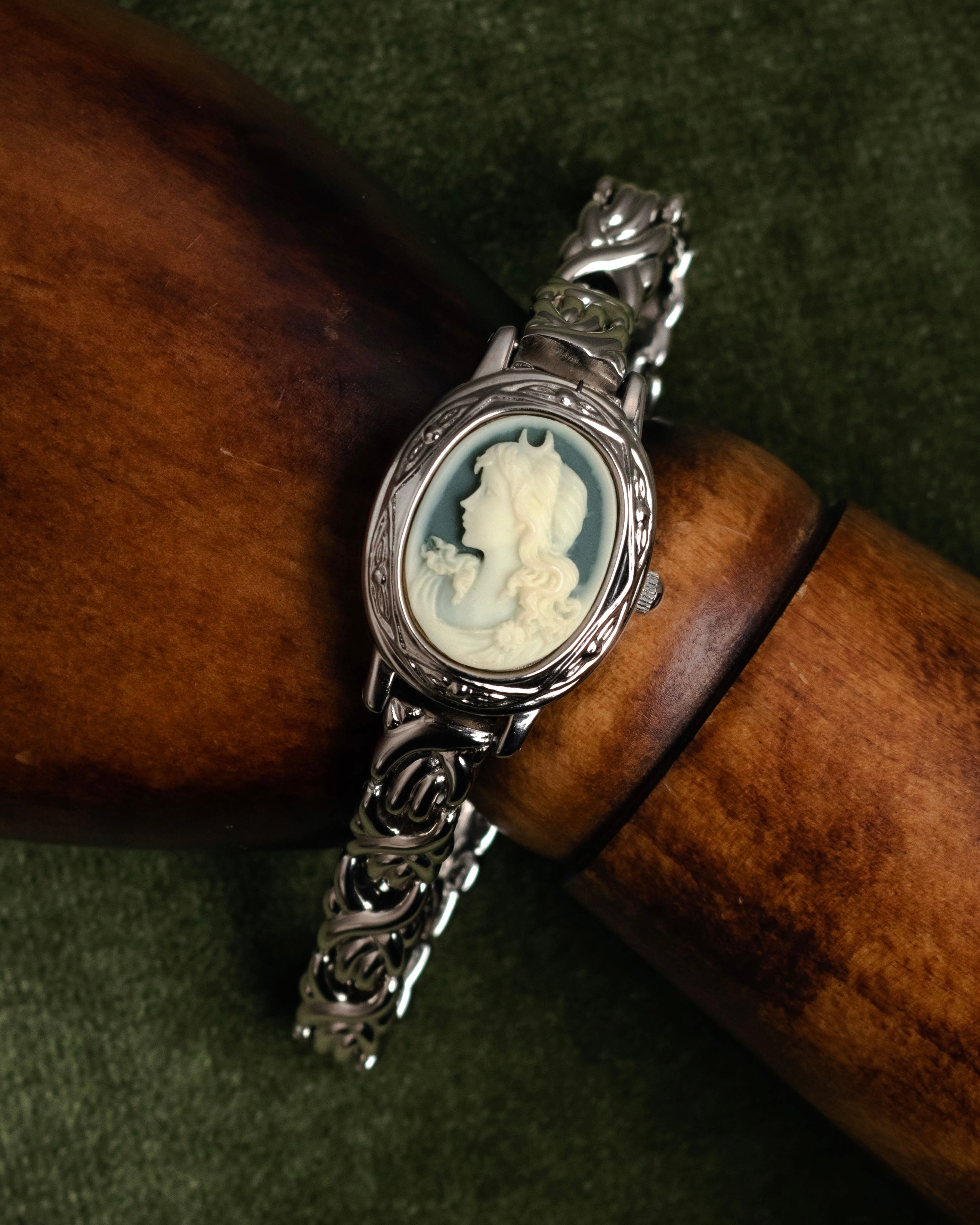 Valentino Michelle” 1990-2005 Cameo secret bracelet – MOOD