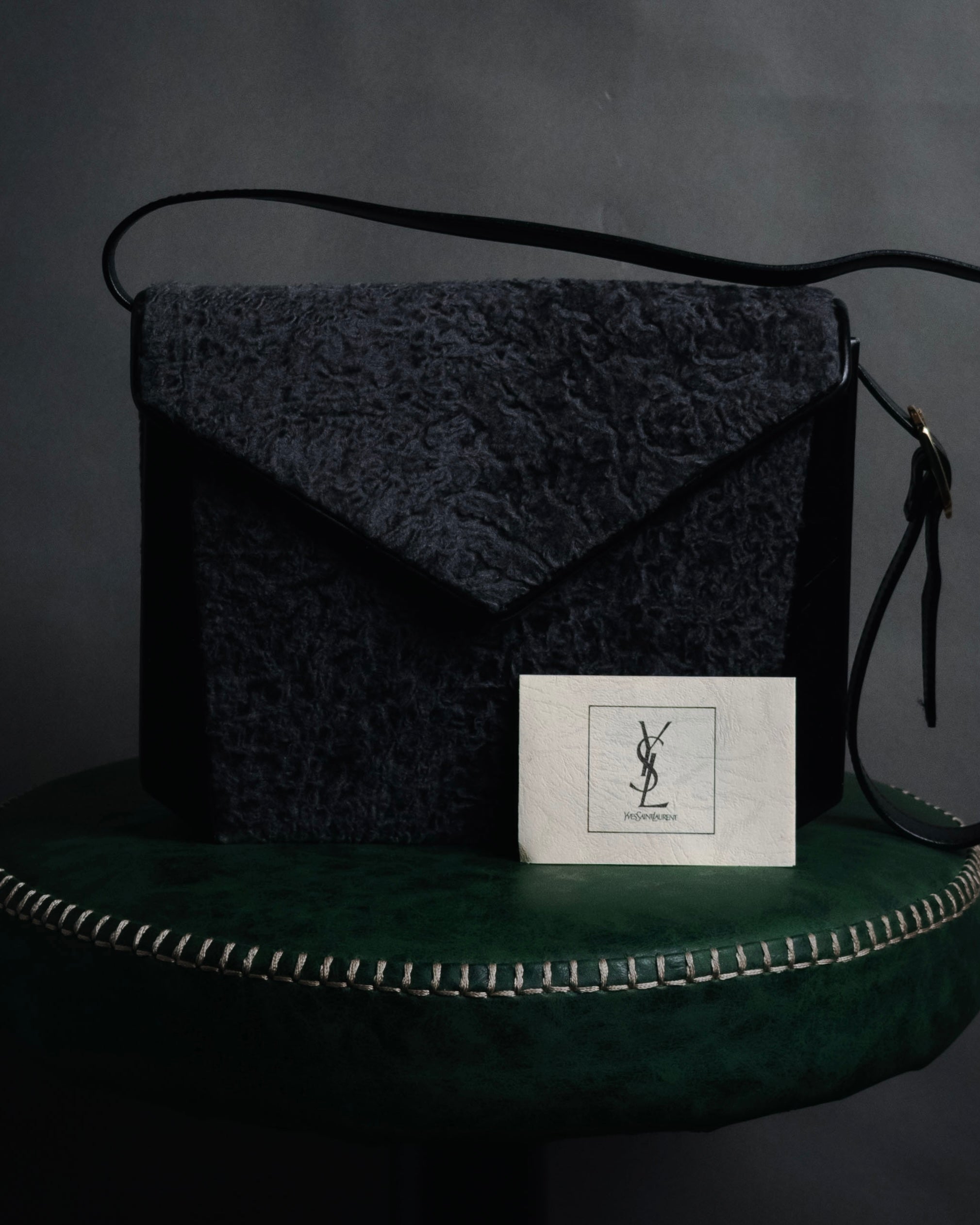 YVES SAINT LAURENT (イヴ・サンローラン) - アストラカン フラップ 