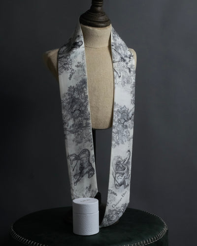 '-MOOD Christmas Collection-
"Dior" Maria Grazia Chiuri Toile de Jouy motif silk scarf