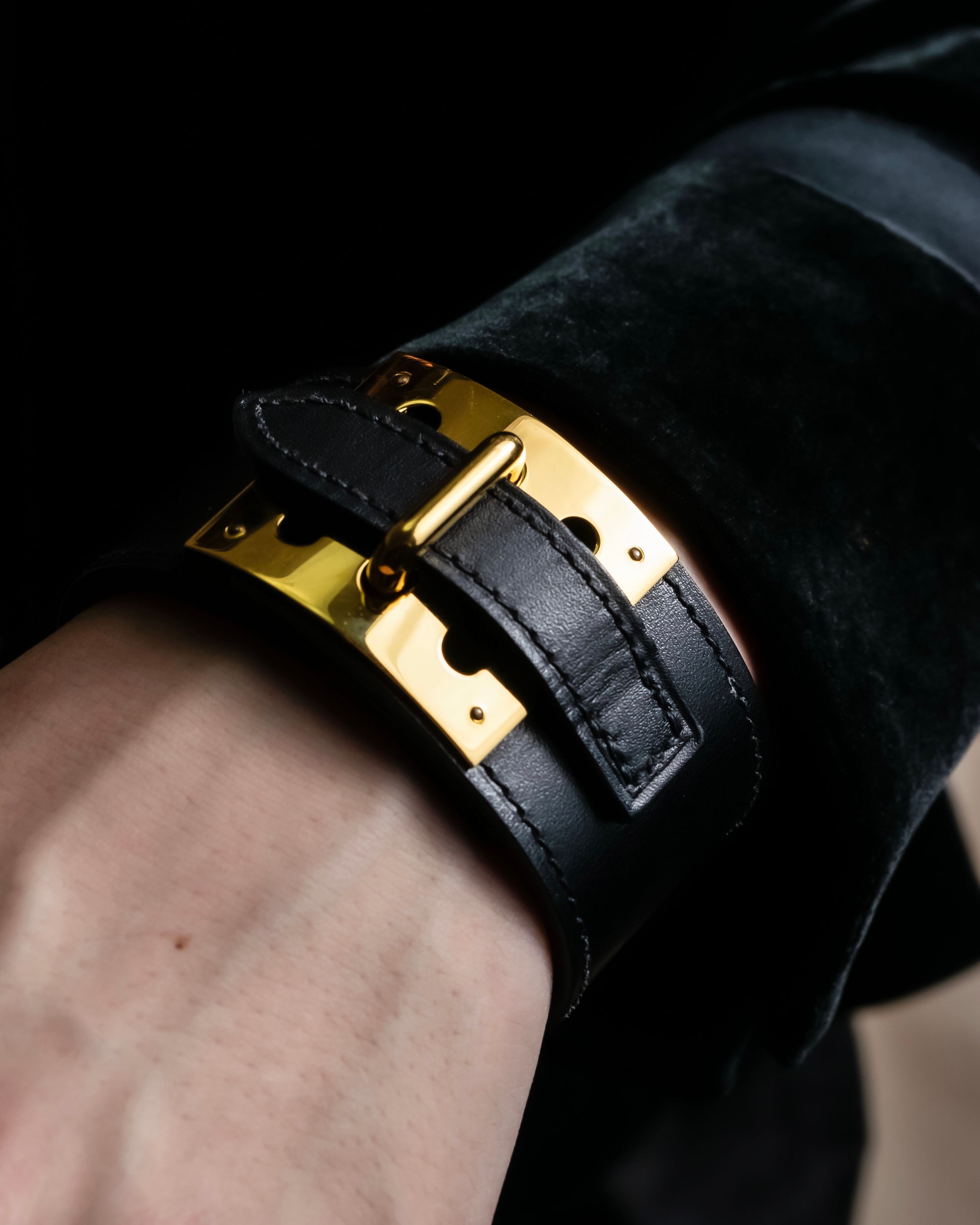 【HERMÈS／エルメス】 ケリー バングル ブラック/ゴールド ブレスレット HERMES (エルメス) - ケリー レザーバングル - ブラック - ゴールド