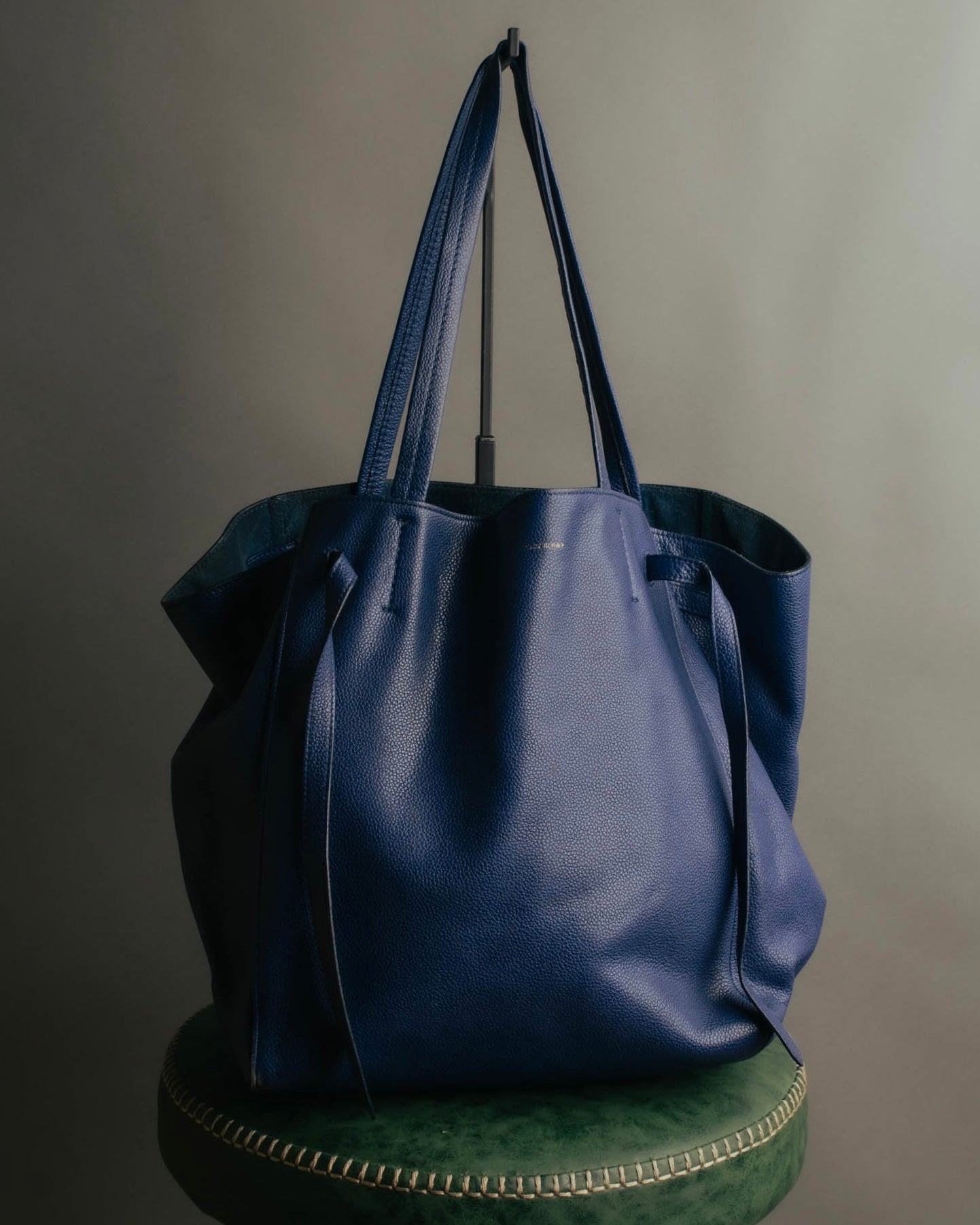 CELINE (セリーヌ) - カバ ファントム トートバッグ - ネイビー