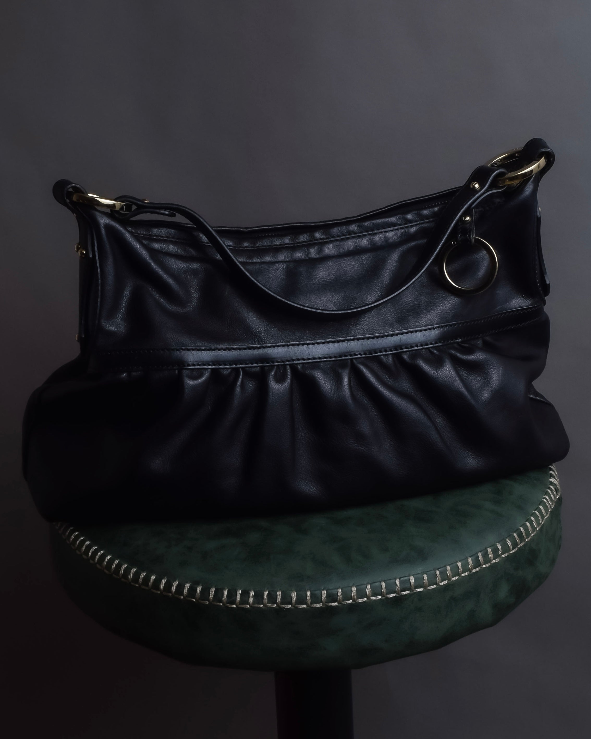 FENDI (フェンディ) - レザー ワンショルダーバッグ - ブラック 
