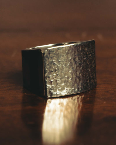 "GUCCI" 90's-00's Hammered wide square signet ring