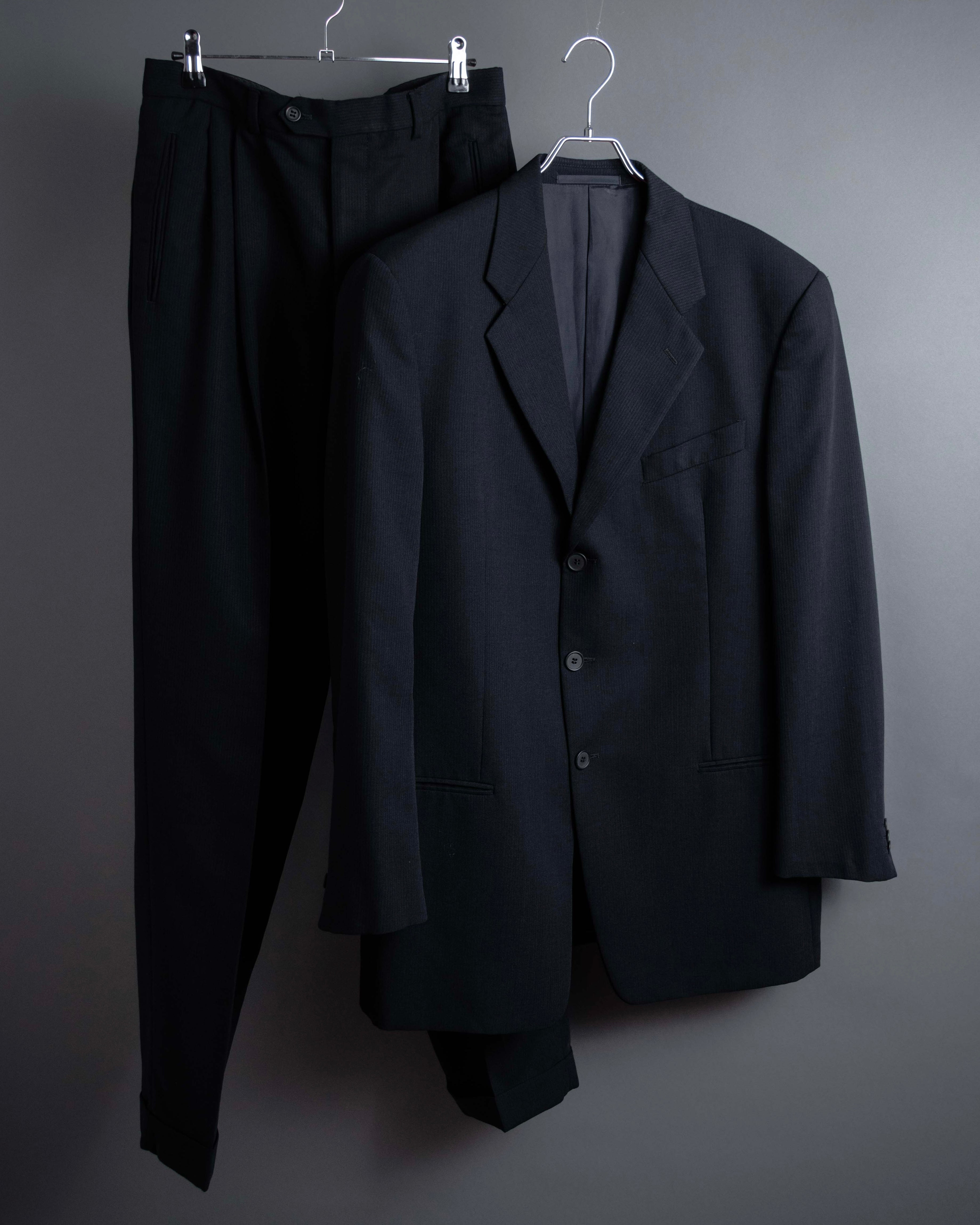 ジョルジオアルマーニ シャドーストライプ M ブラック スーツ セットアップ GIORGIO ARMANI (ジョルジオ アルマーニ) - LE COLLEZIONI