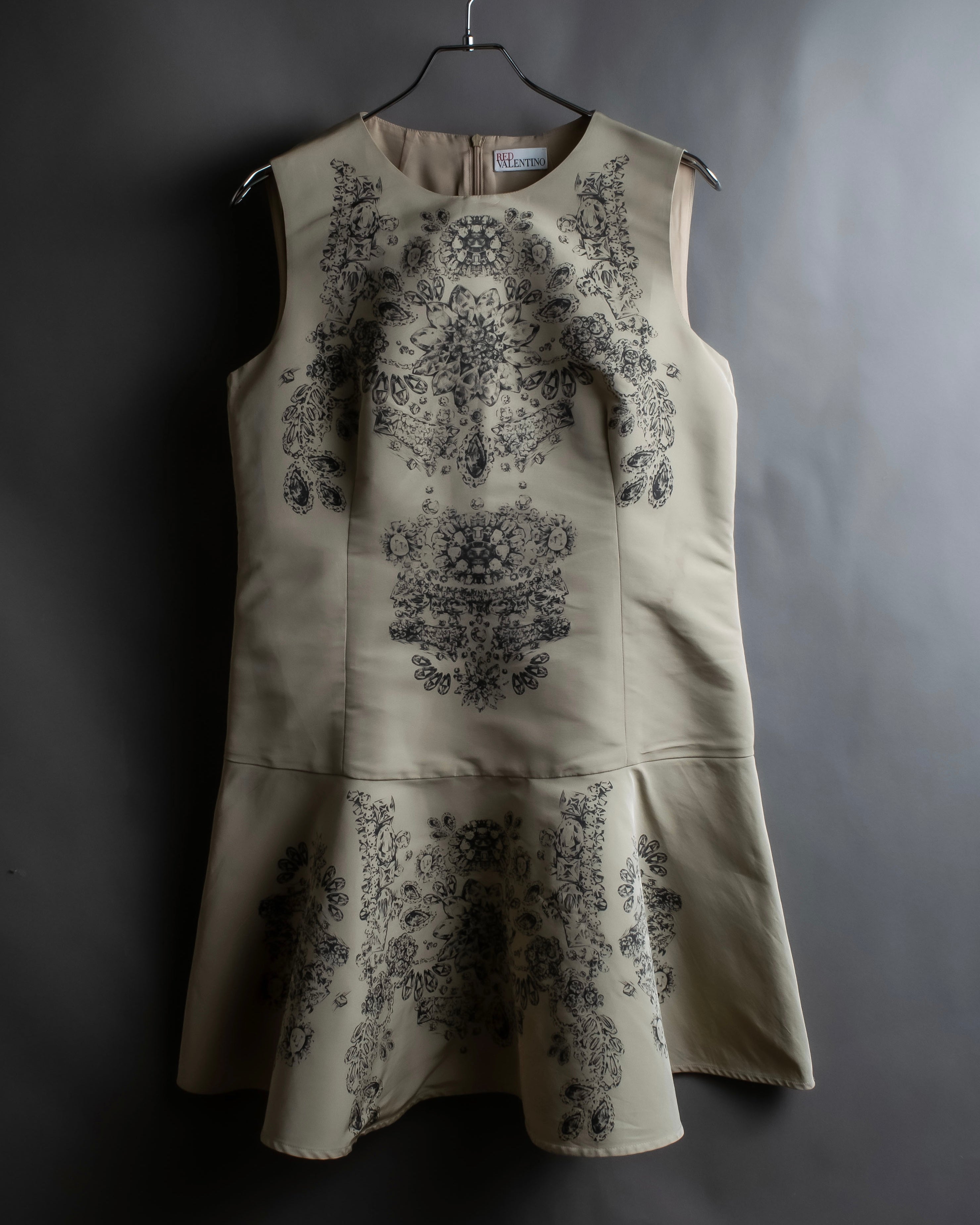 RED VALENTINO - Sleeveless Dress - Beige - Size 46 - Baroque Print with Jewelry Motif MOOD RED VALENTINO - Sleeveless Dress - Beige - Size 46 - Baroque Print with Jewelry Motif MOOD