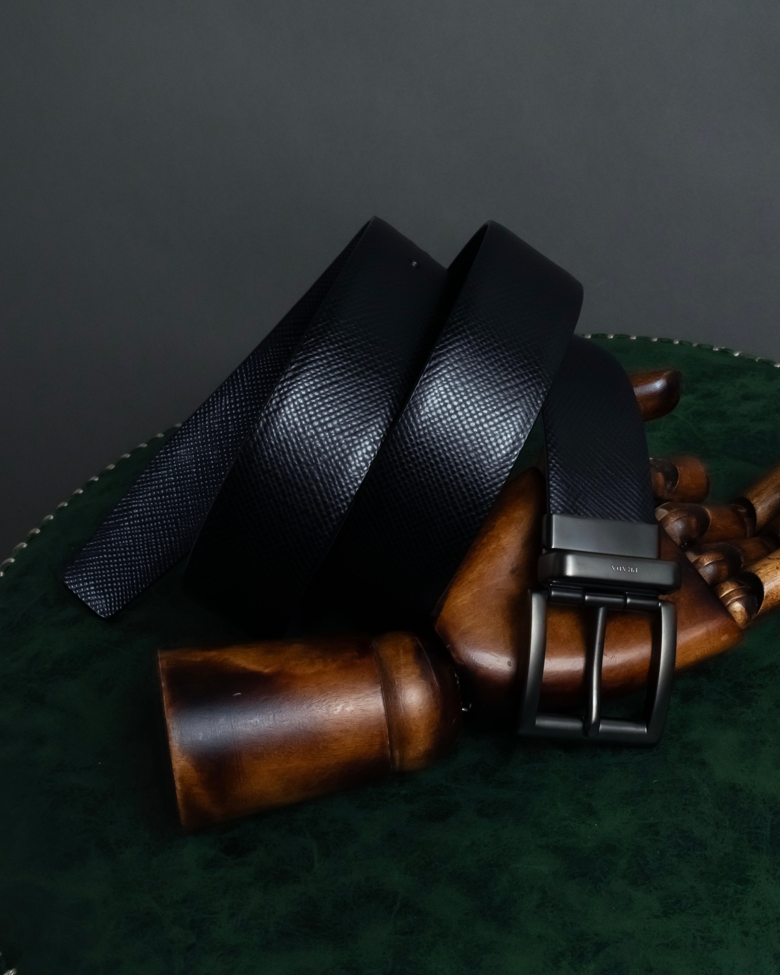 PRADA メンズ サファイアーノレザーベルト ブラック プラダ