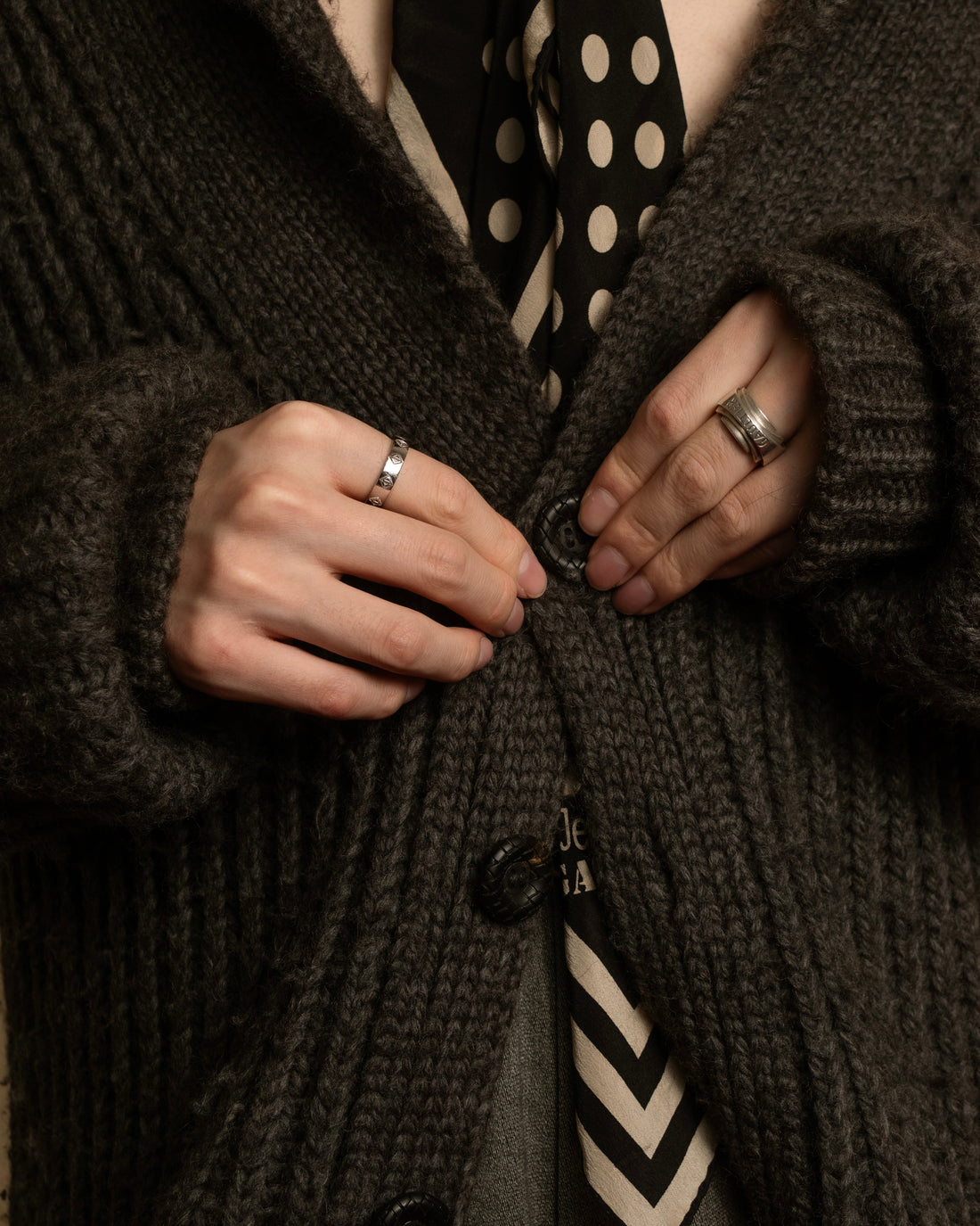 冬の小物が担ってきたもの：体温、階級、美意識