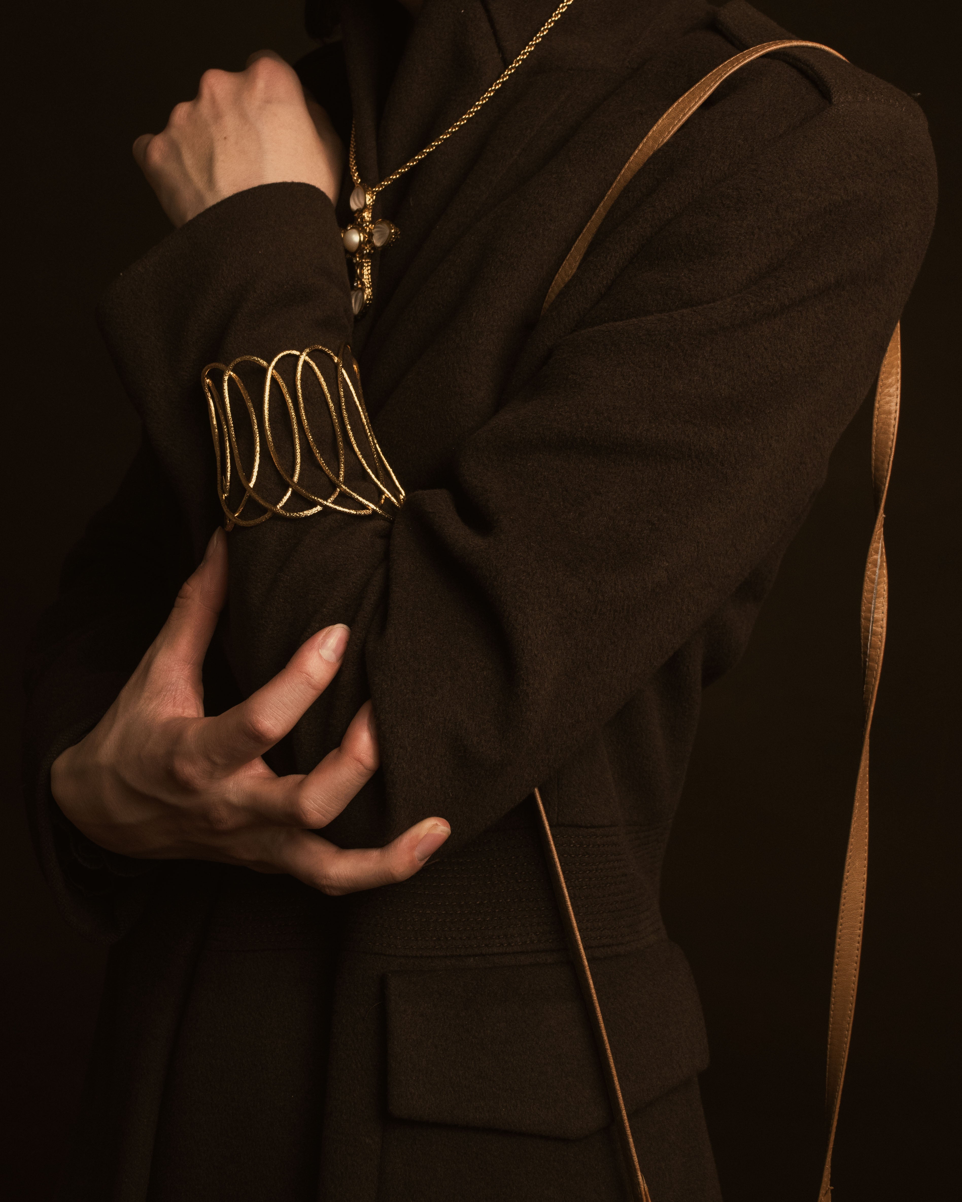 ラグジュアリーの「値上げ」はどこまで構造か  原材料では説明できない価格改定のロジックを、供給網と需給で読む