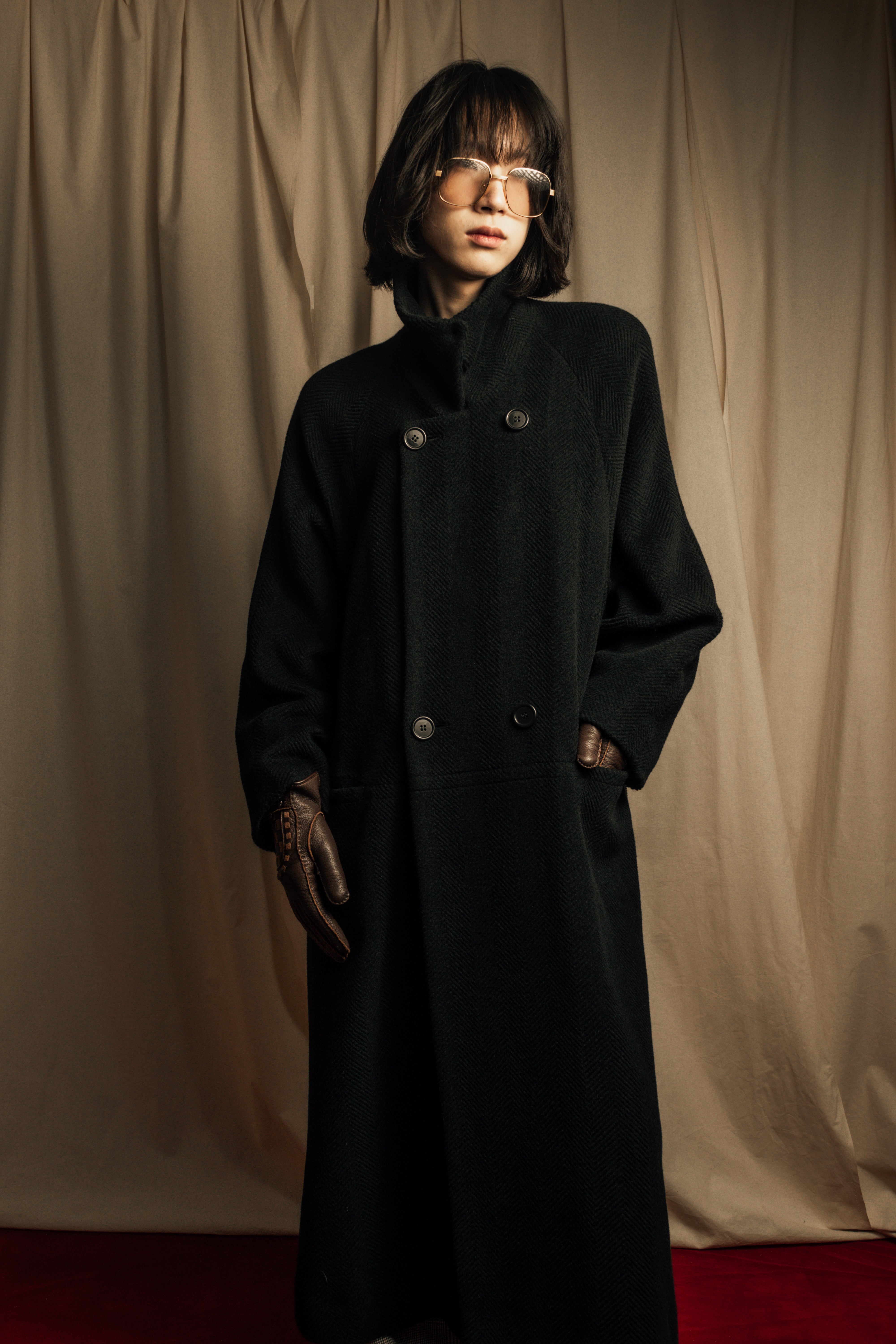 モヘア・カシミヤ・アルパカ」――毛足の違いで変わる“光の吸い方”。素材