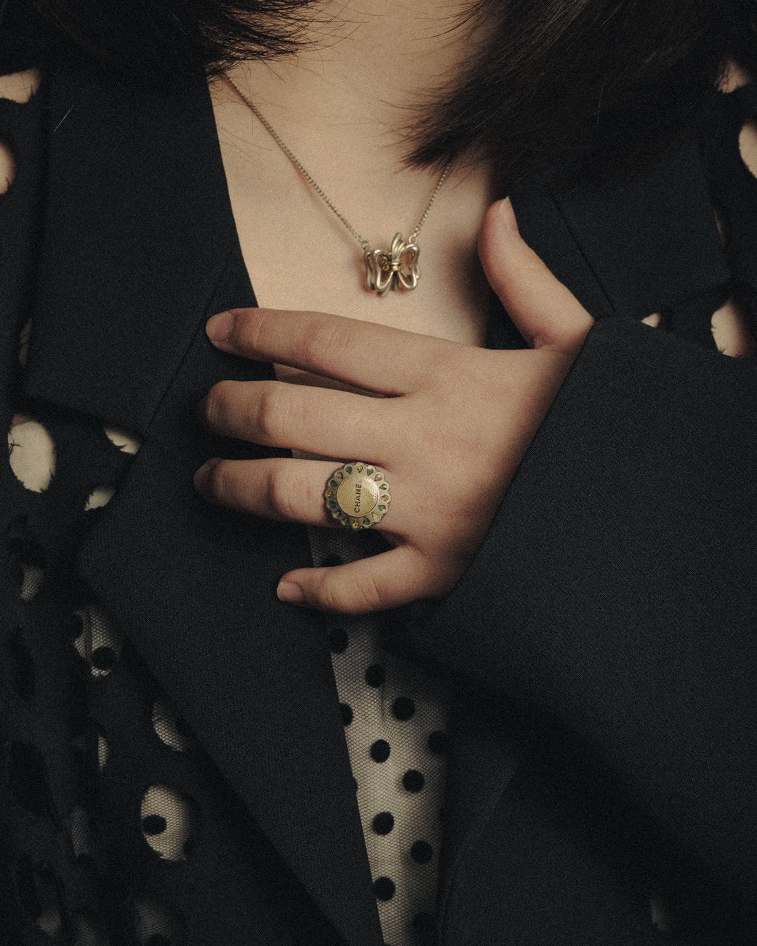 春は、なぜ毎年ファッションを“更新”させるのか  花、白、軽さ、そして再出発。春とファッションの関係を、史実でたどる