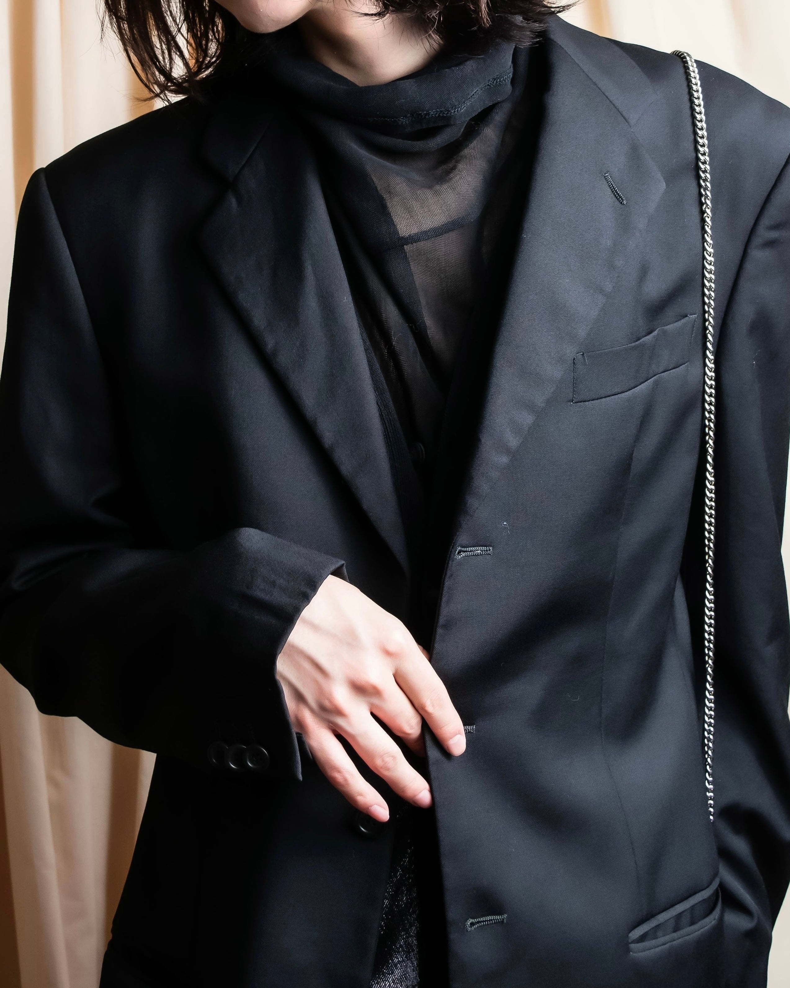 スーツの現在形  “権威”ではなく“余白”で語るセットアップ――ブランドの個性と、その背景をたどる