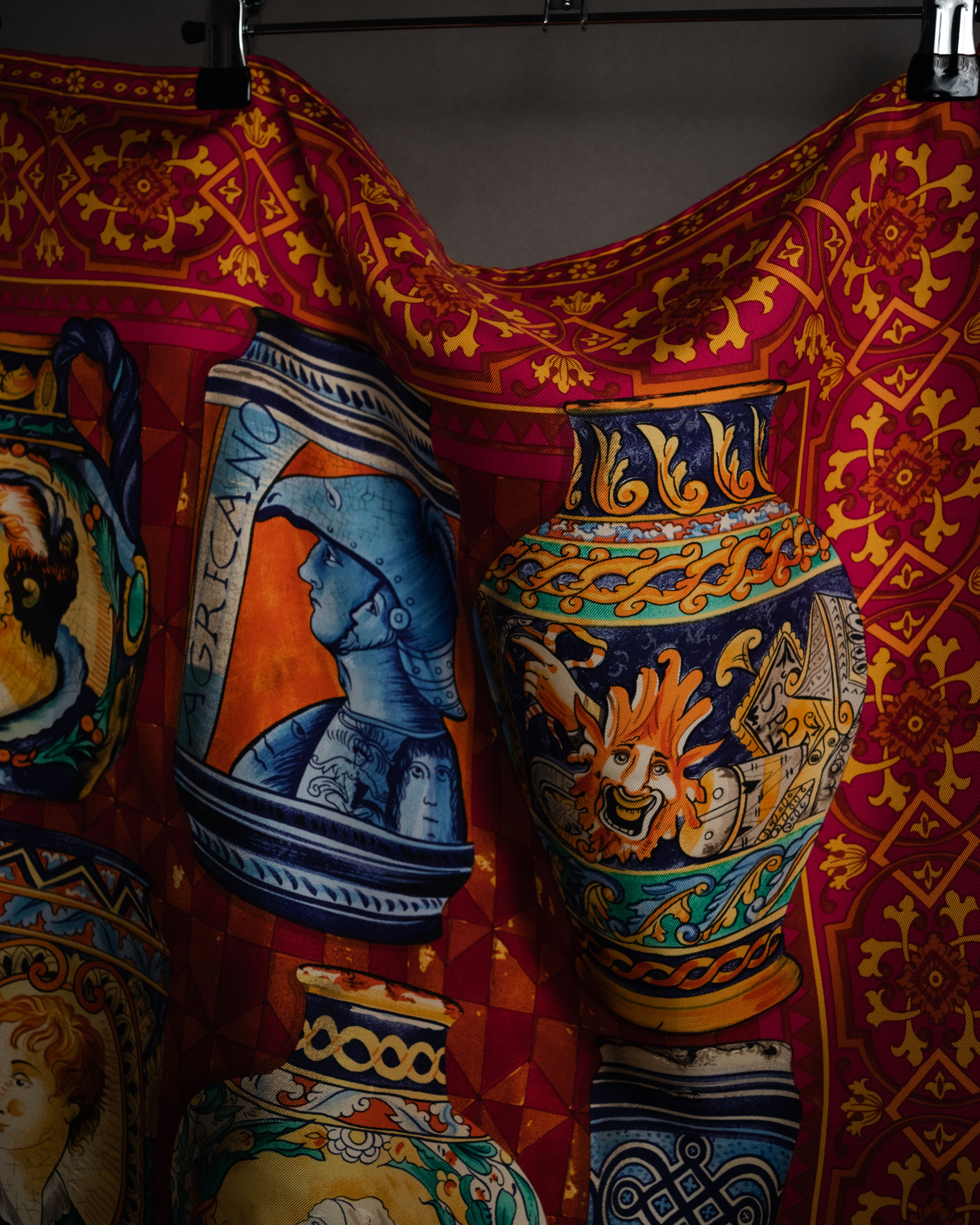 “GUCCI” 2016–2020 Ceramic motif silk foulard scarf