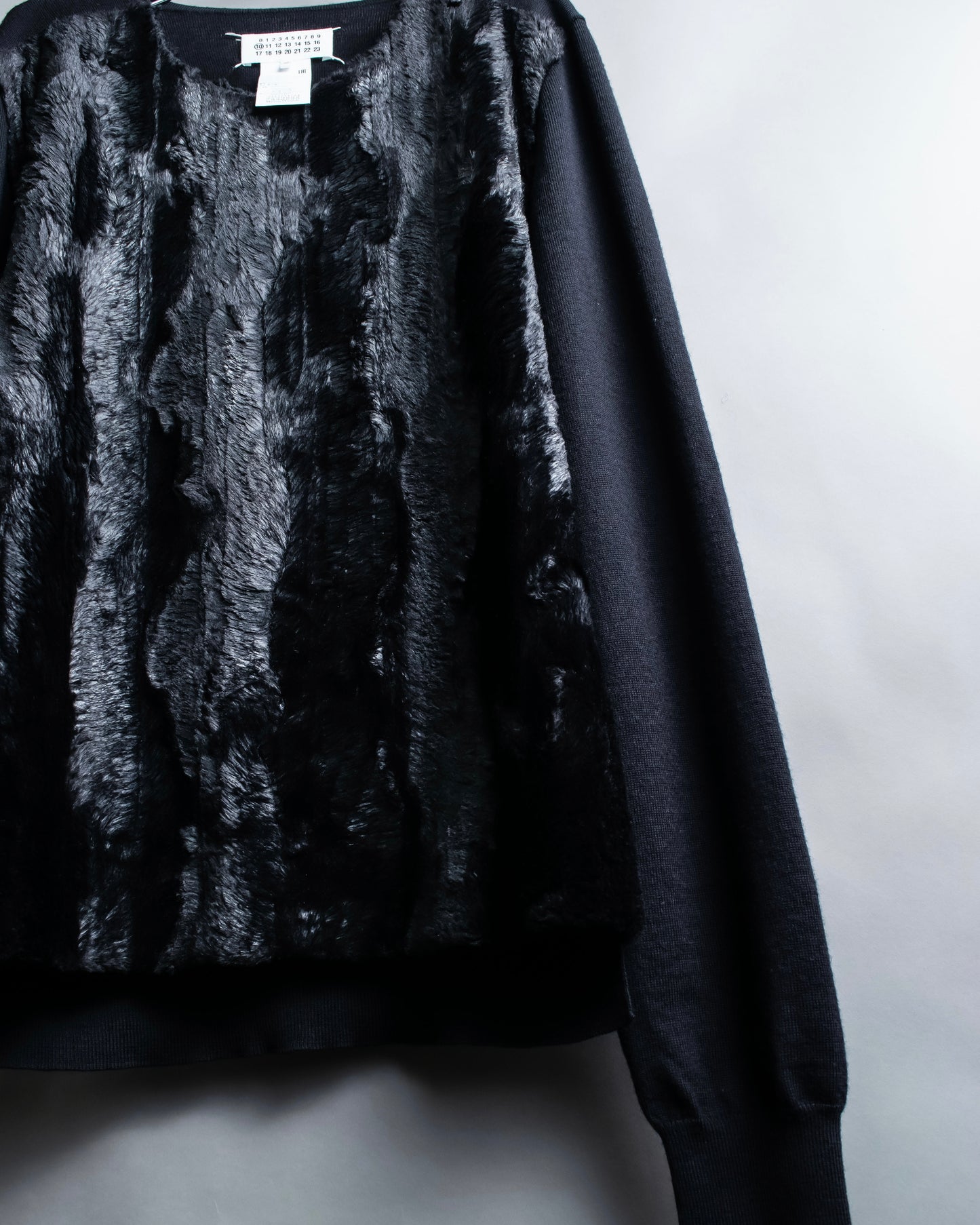 "MAISON MARGIELA"
Fur docking high gauge knit