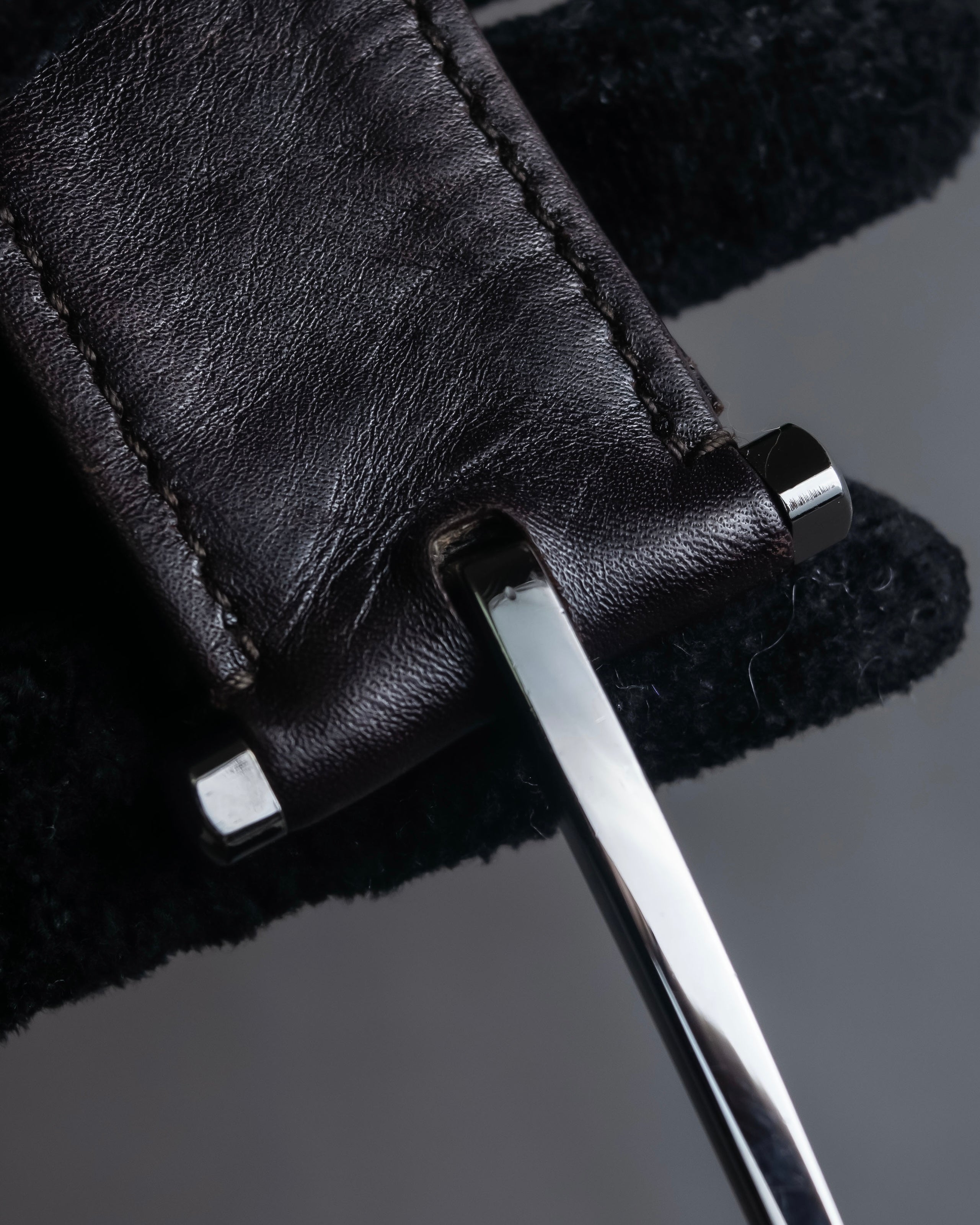 "GUCCI" Metal handle detail brown leather bag