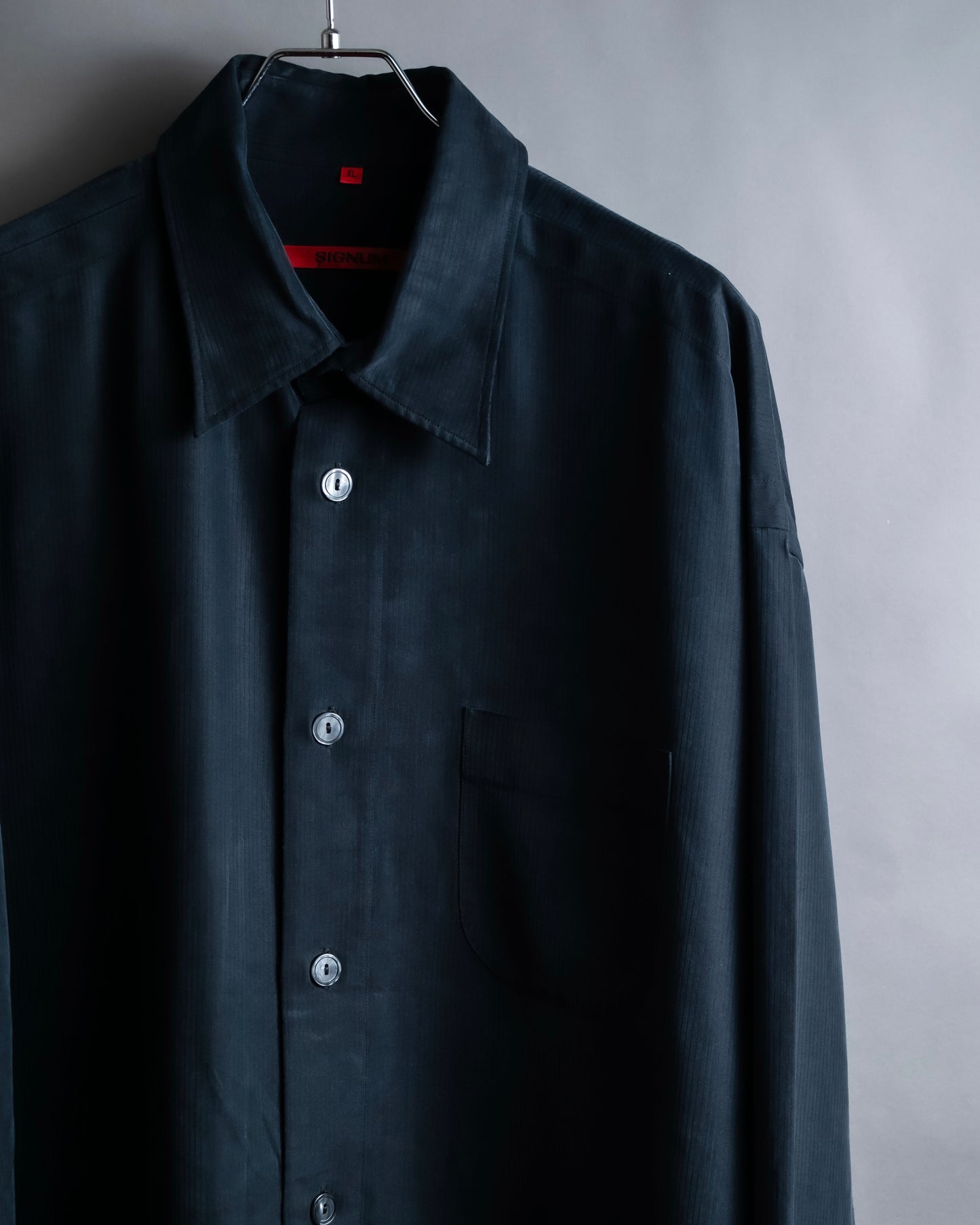 "SIGNUM" Vertical line relaxed fit black shirt