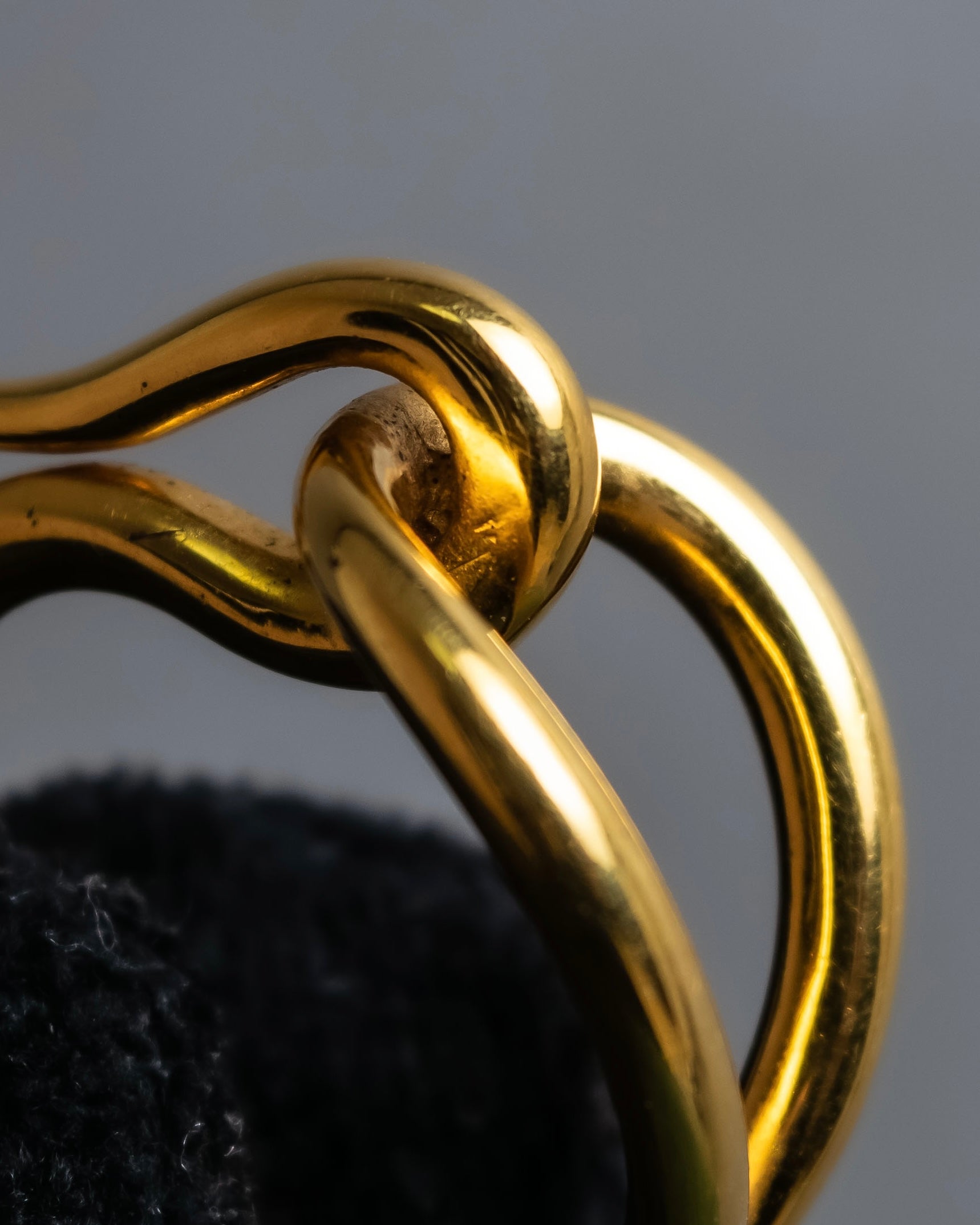 "HERMES" Jumbo scarf gold ring