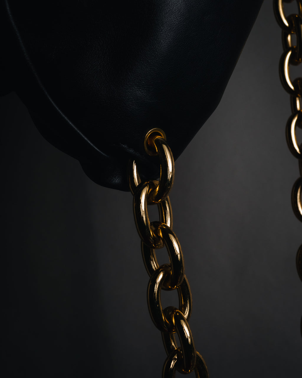 –SPECIAL– "BOTTEGA VENETA" 20’s sculptural chain pouch clutch