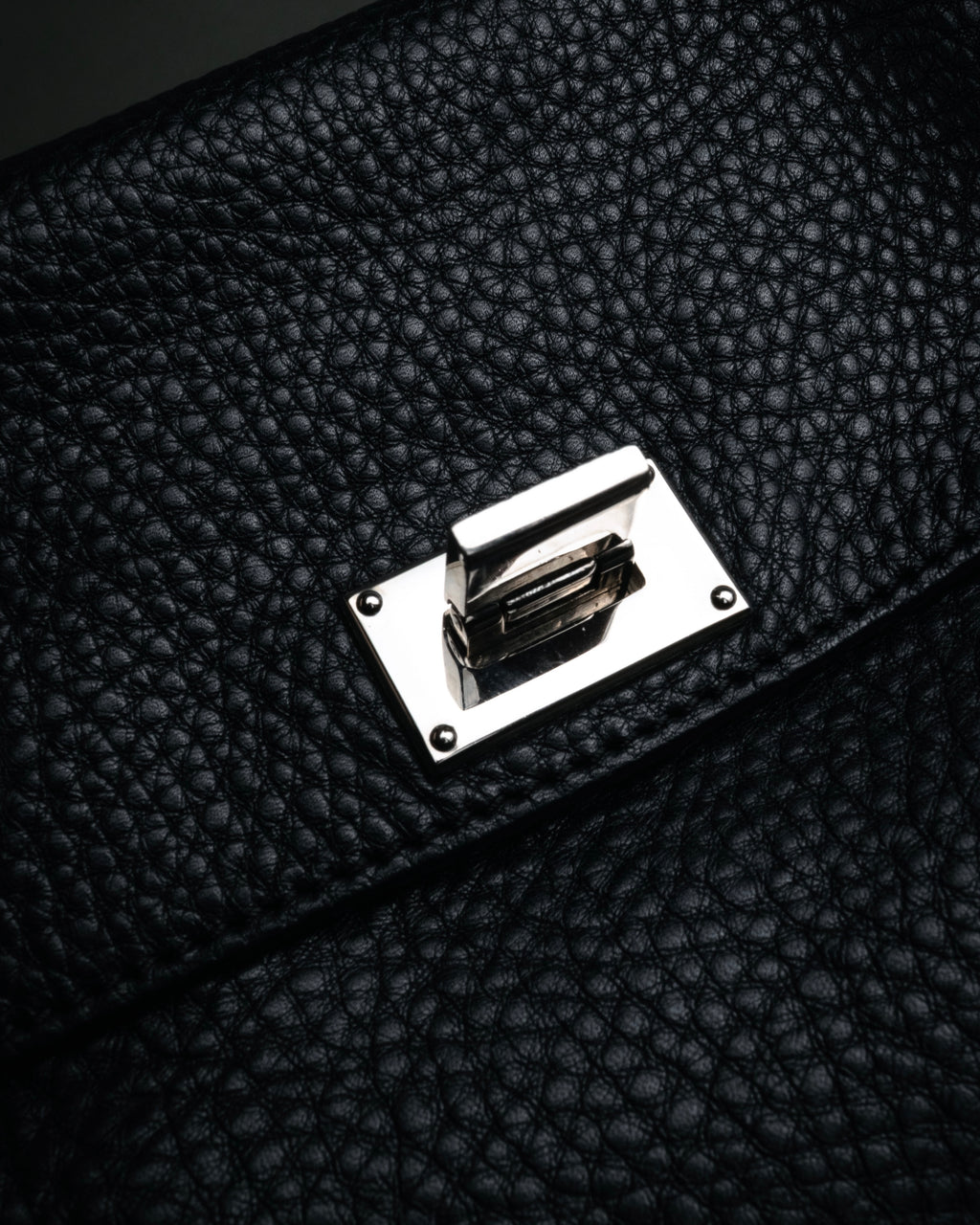 “TIFFANY & CO.” 2010’s Grained leather chain shoulder bag