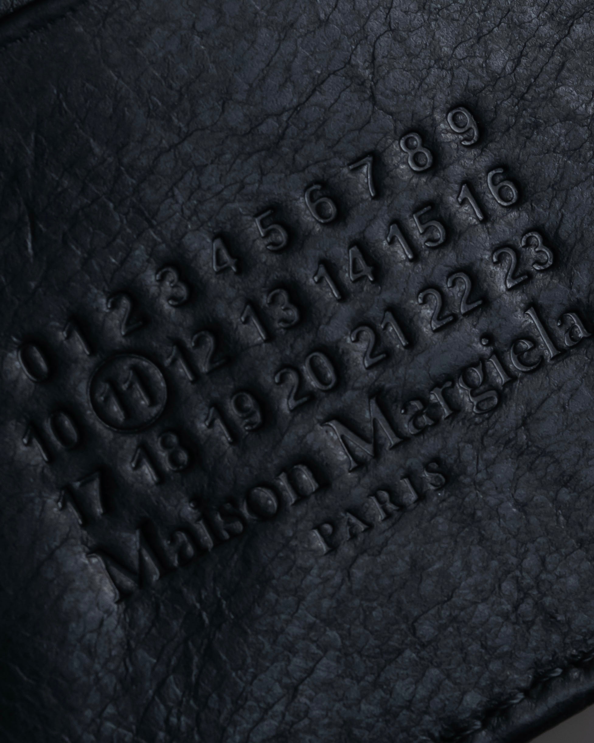 "MAISON MARGIELA" Anonymous stitch design bi-fold wallet