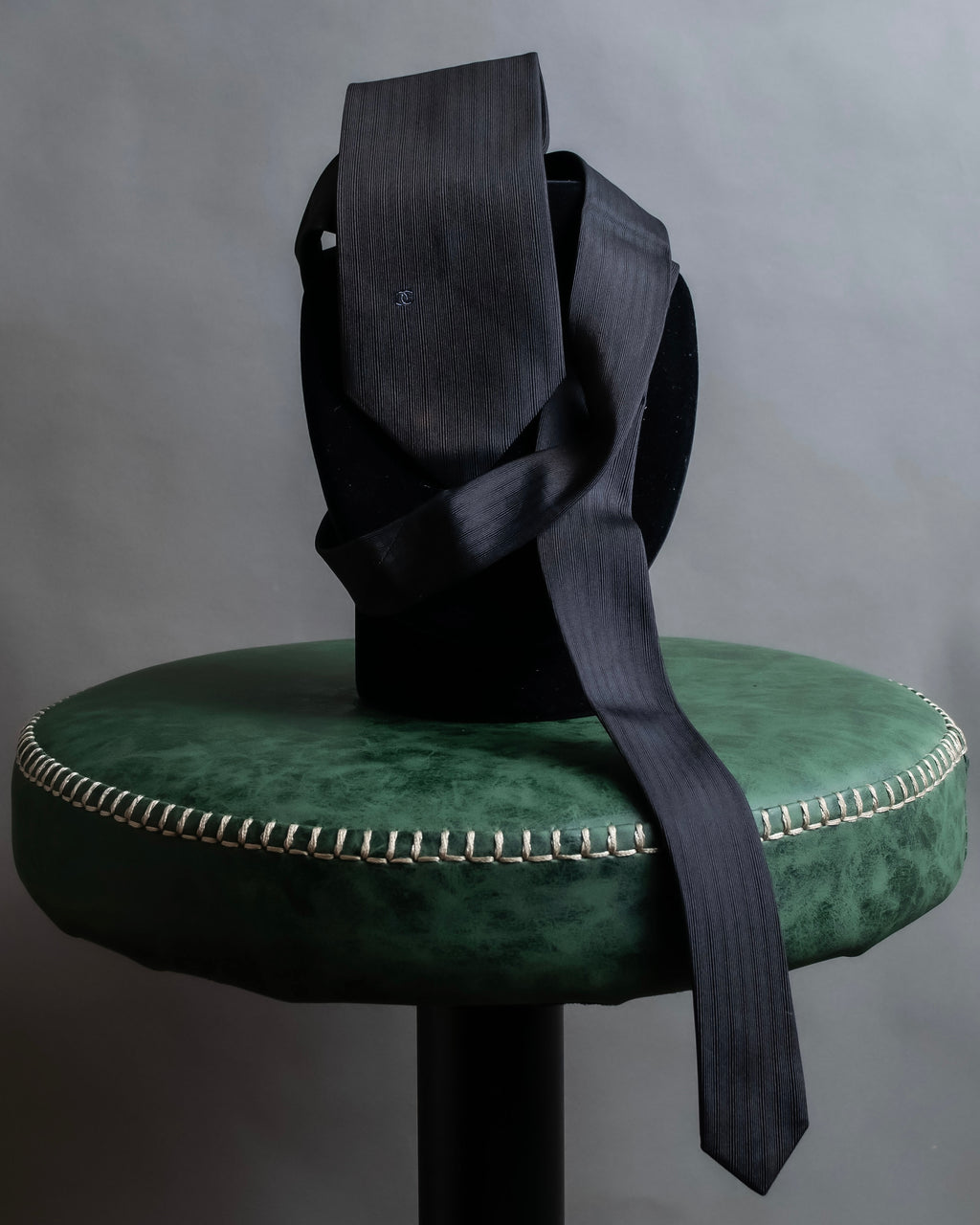 "CHANEL" 100% silk, shadow stripe pattern neck tie