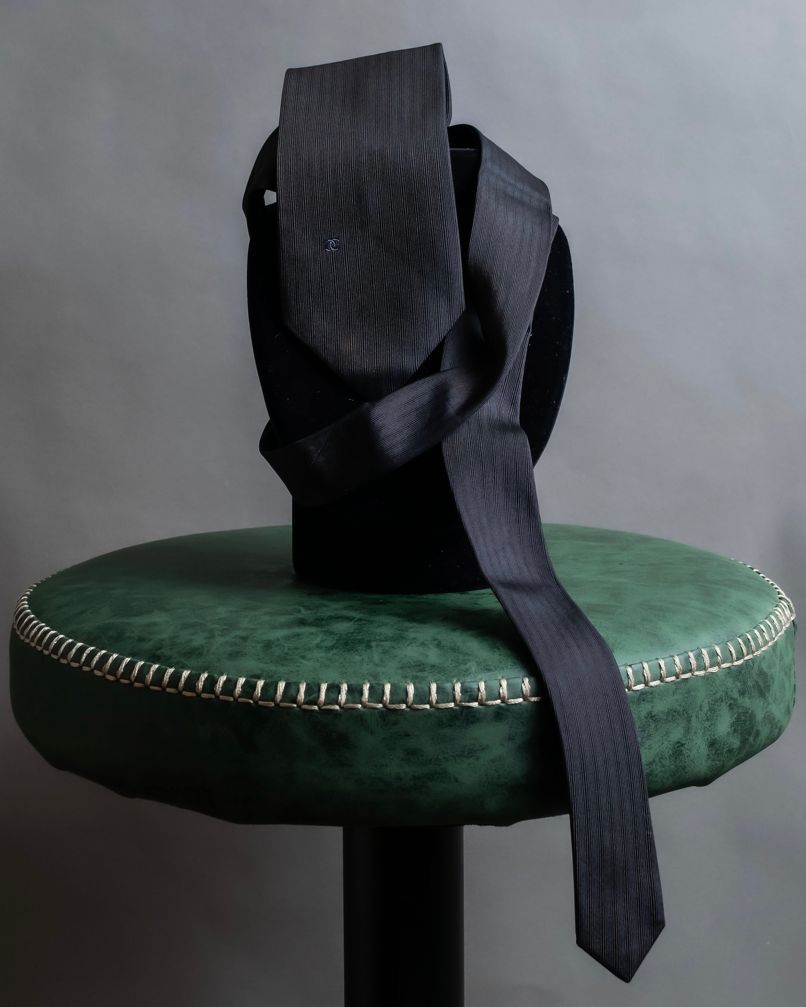 "CHANEL" 100% silk, shadow stripe pattern neck tie