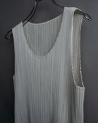 "PLEATS PLEASE ISSEY MIYAKE" Off-white tank top