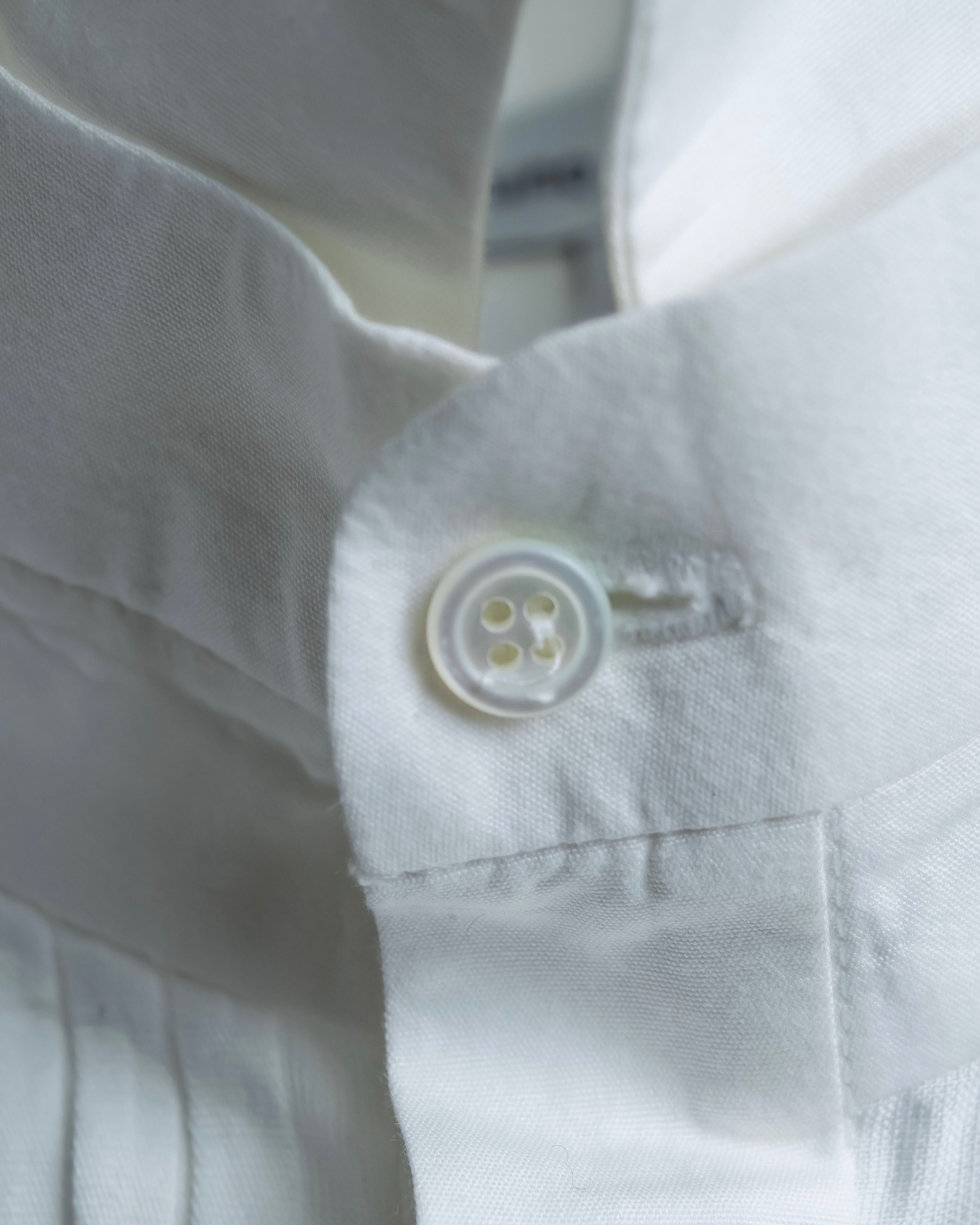 "Bruno Pieters." 2-way collar design stand-up collar dress shirt