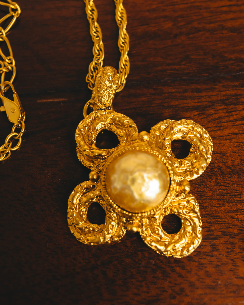 -SPECIAL- "YVES SAINT LAURENT" 80's-90's Baroque pearl textured gold pendant necklace