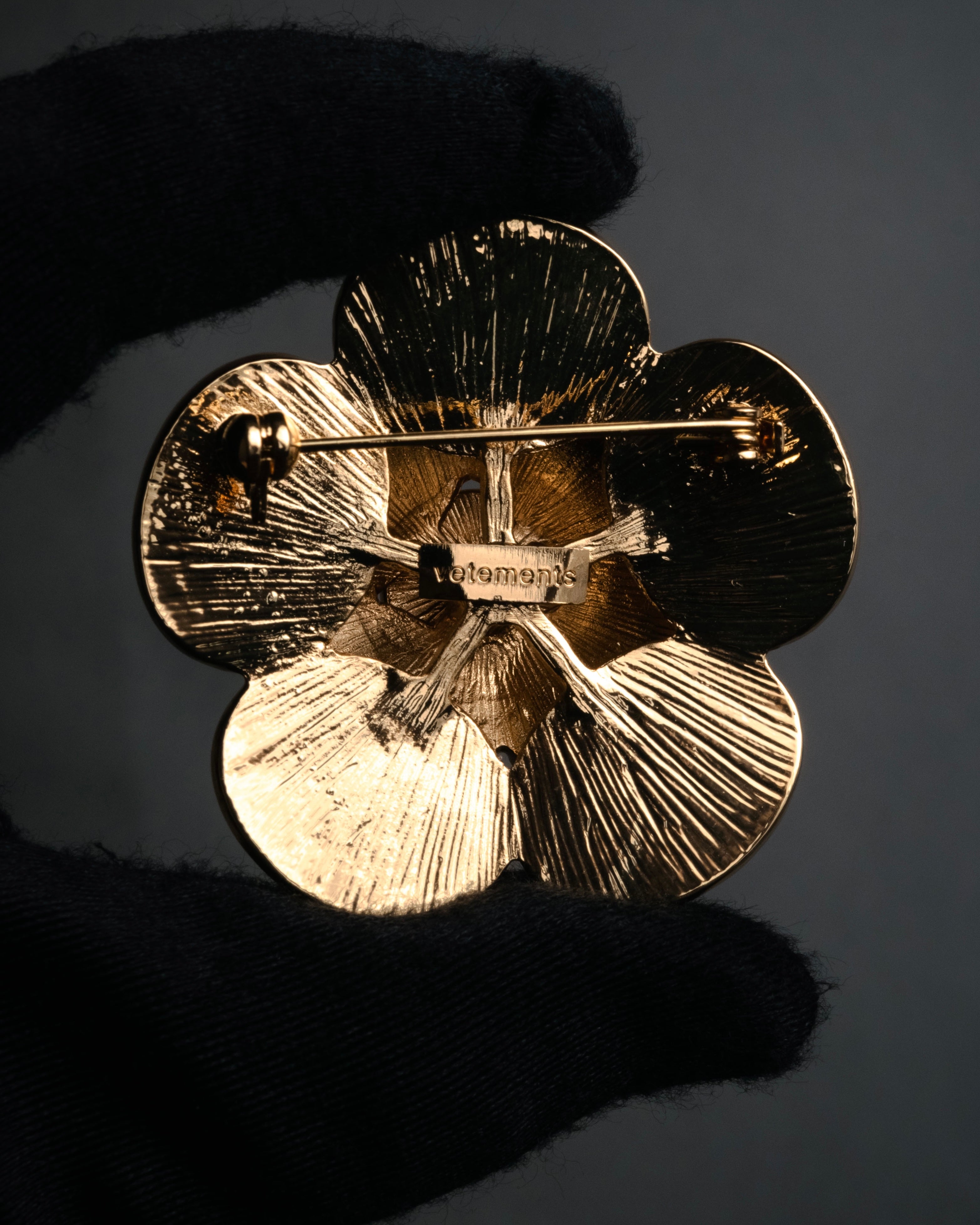 “VETEMENTS” 2017-2021 Archive-referenced mother of pearl flower brooch