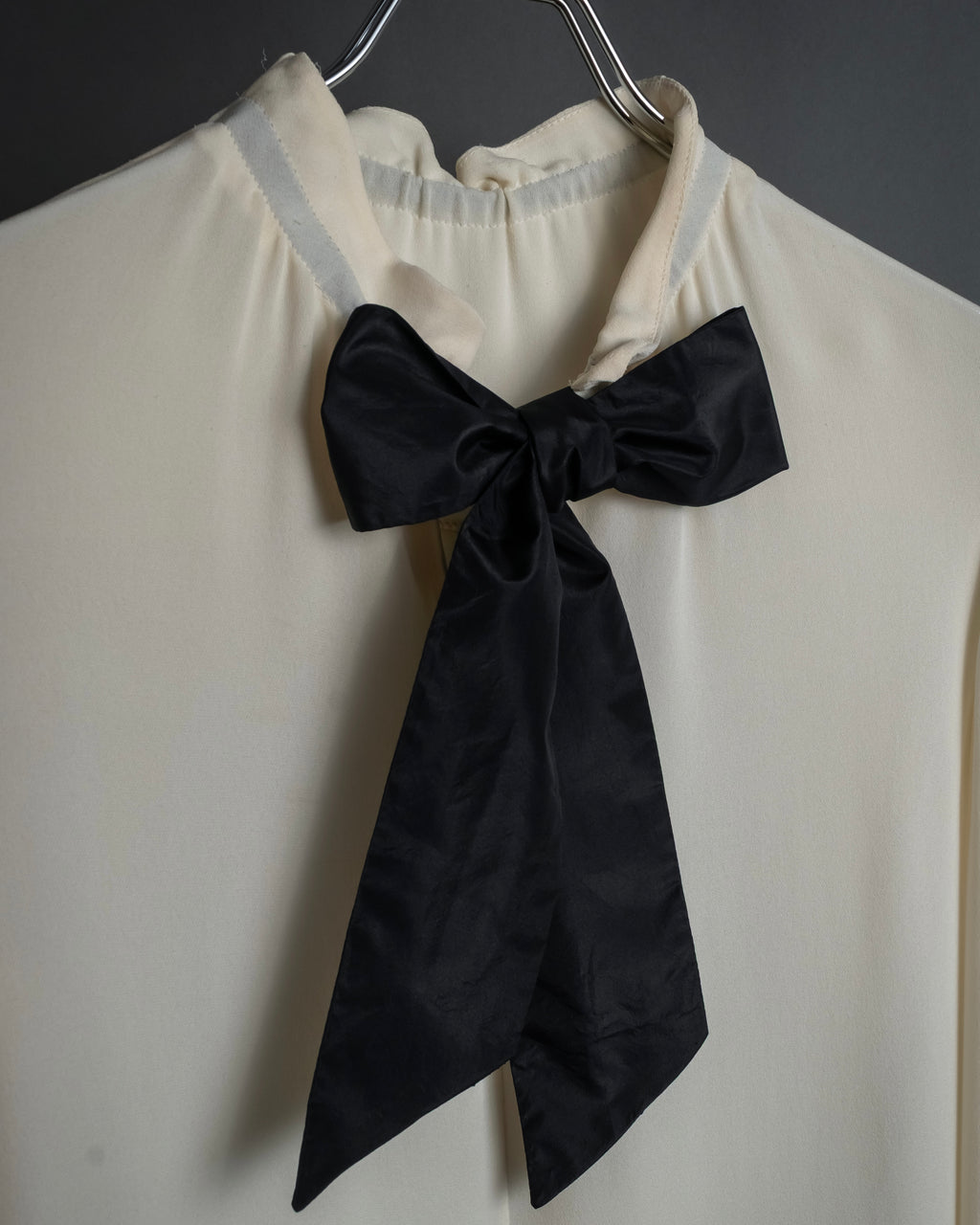 "VALENTINO" Gathered detail ribbon bow tie pullover