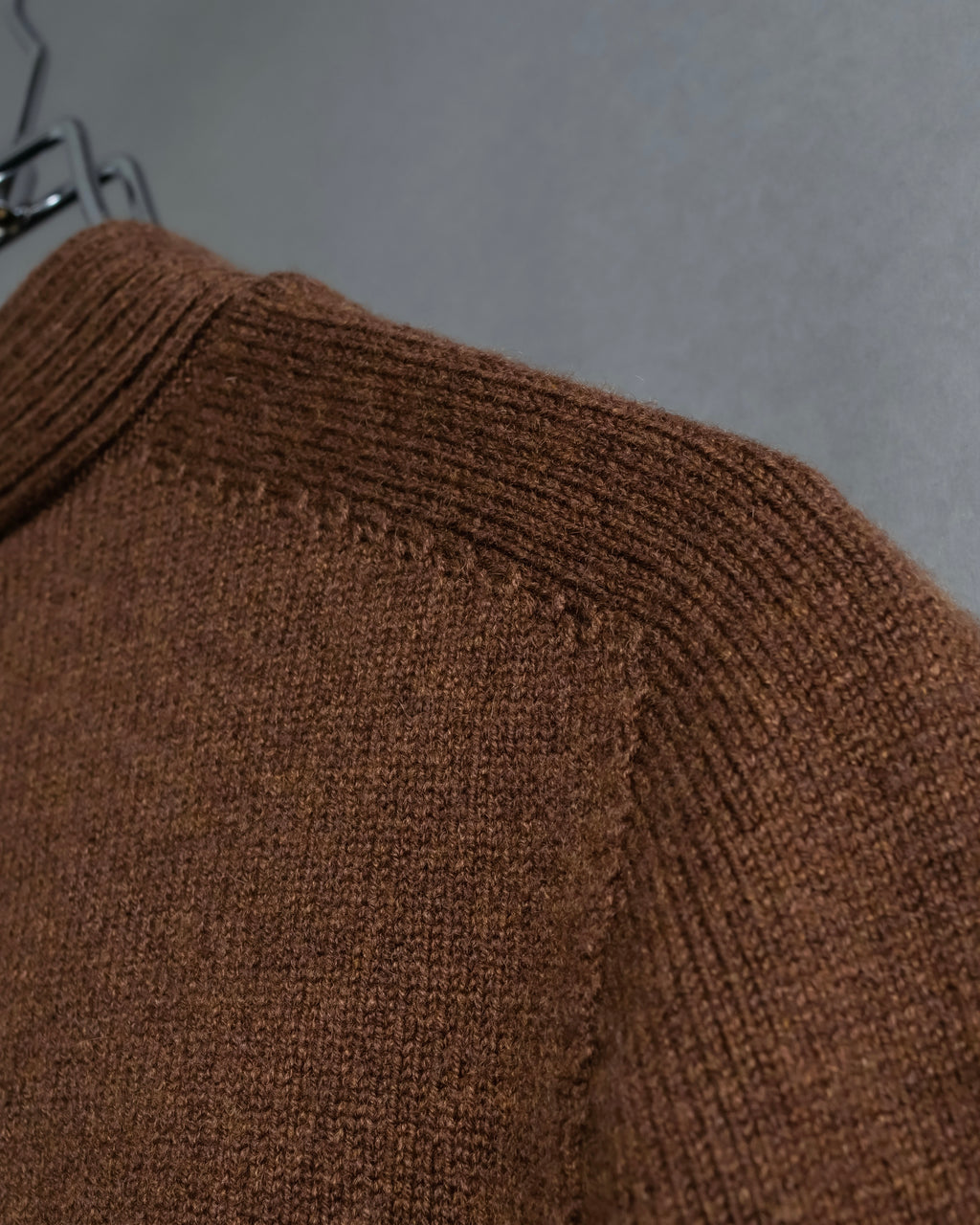 "HERMES" 100% cashmere V neck design knit