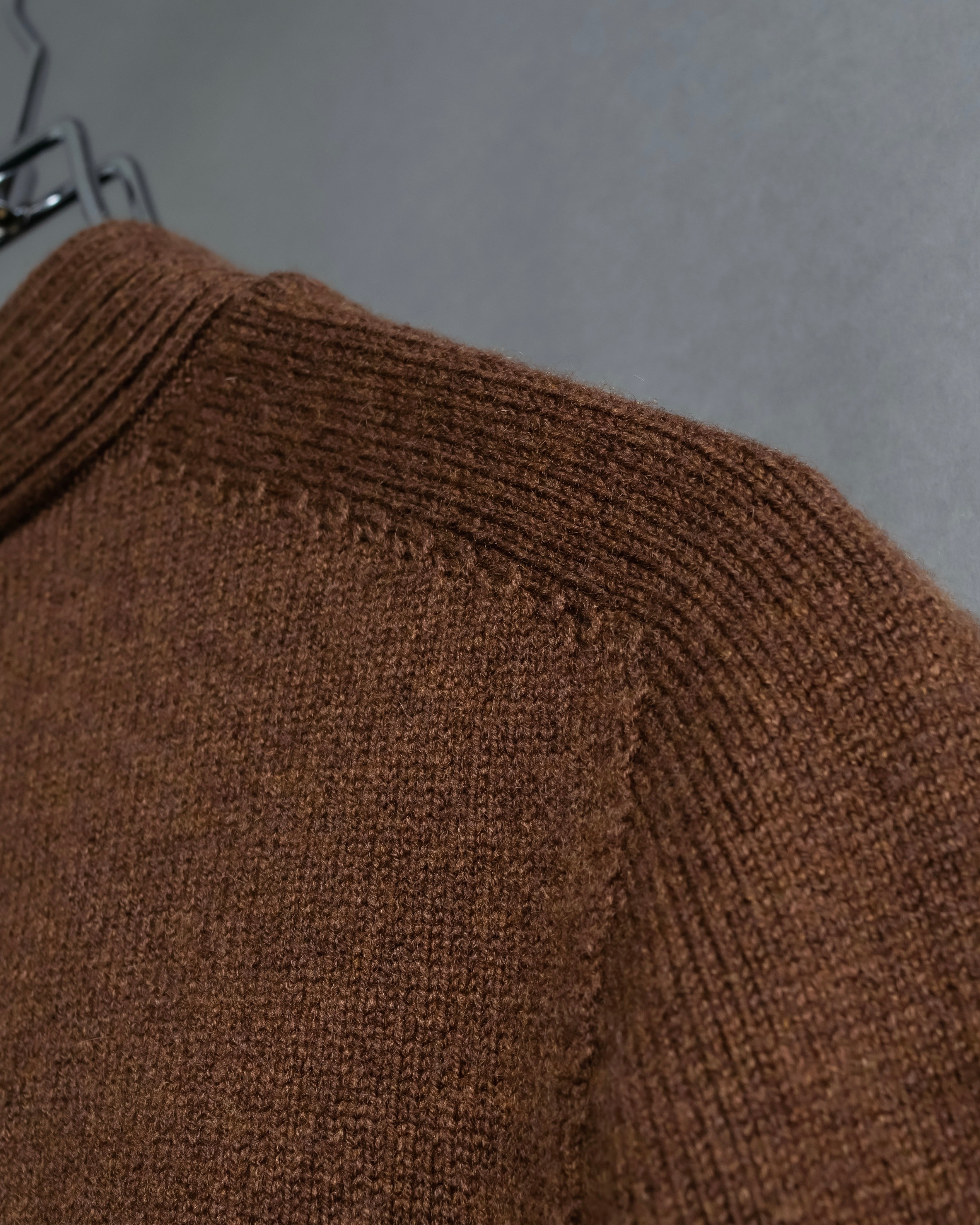 "HERMES" 100% cashmere V neck design knit