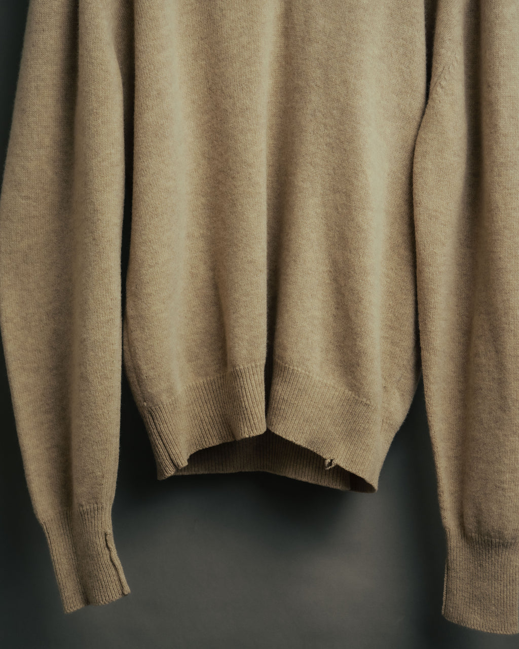 -MOOD Vintage Collections-
80’s-90’s V-neck lambswool knit