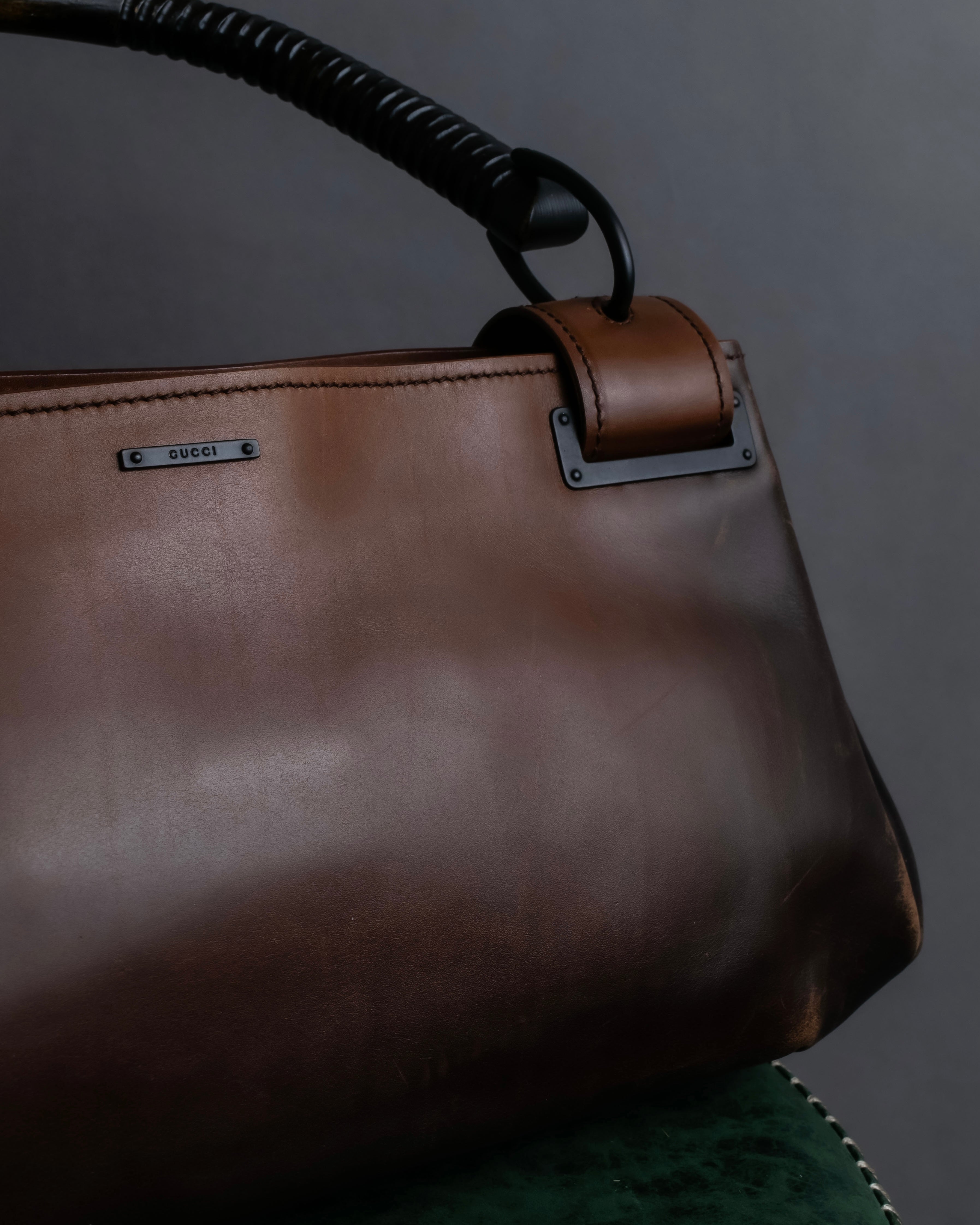 "GUCCI" Horizontally shaped cord-wrapped handle leather bag