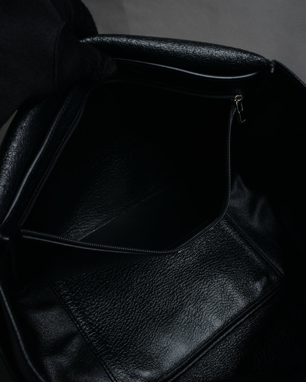 “TIFFANY & CO.” 2010’s Grained leather chain shoulder bag