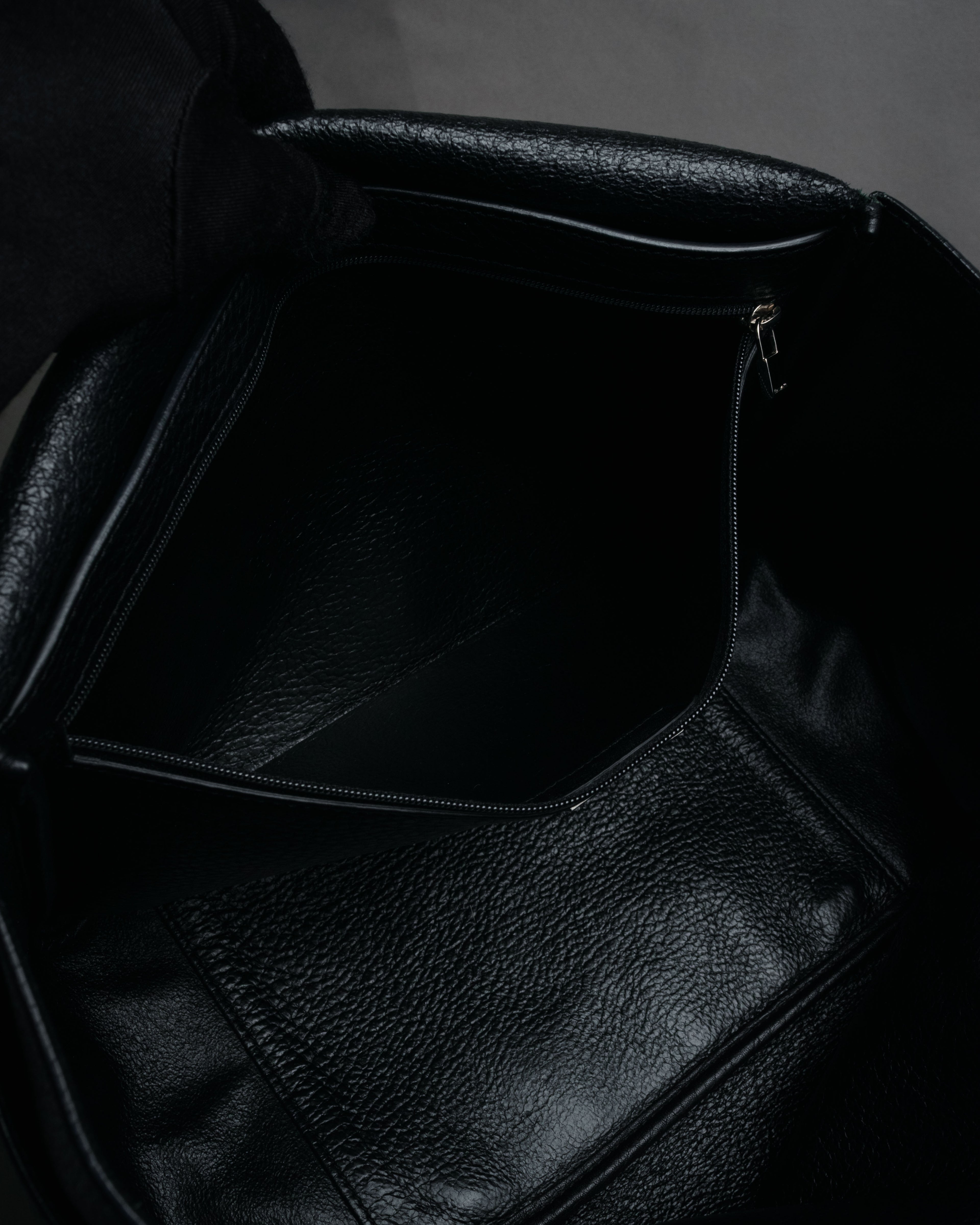 “TIFFANY & CO.” 2010’s Grained leather chain shoulder bag