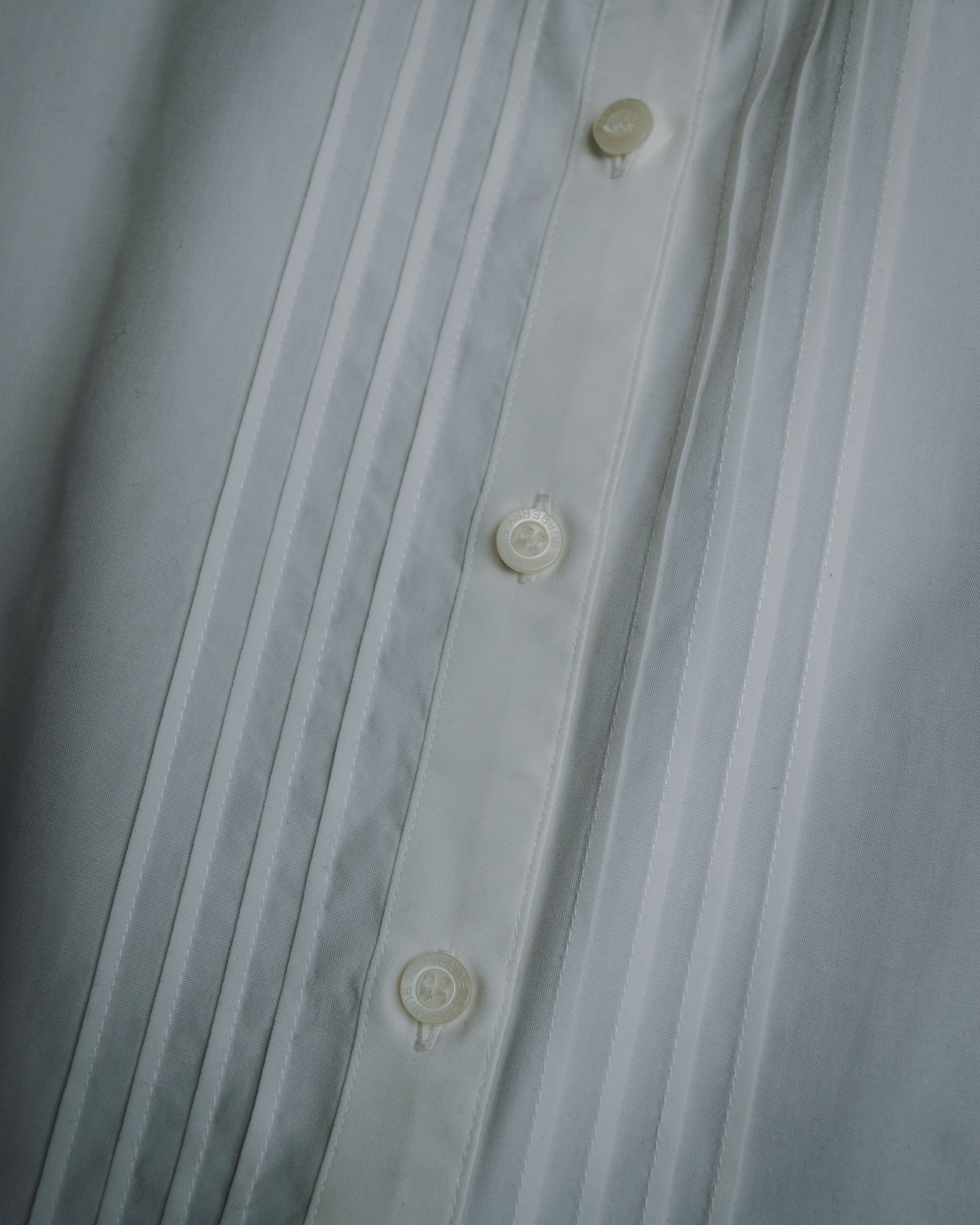 "BURBERRY LONDON" 2010-2014 pintuck tuxedo-front dress shirt