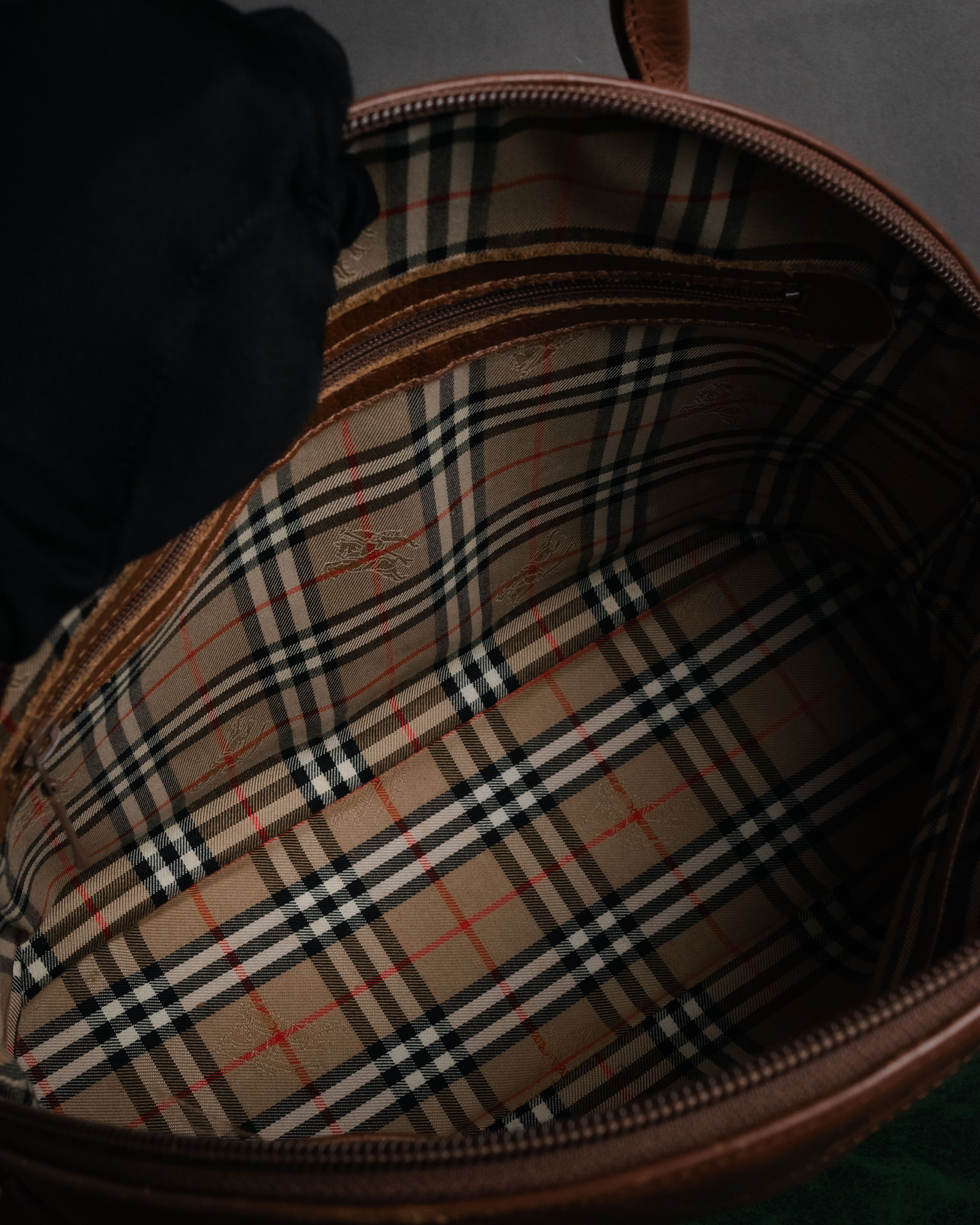 “Burberrys” 90’s Grain leather dome bag