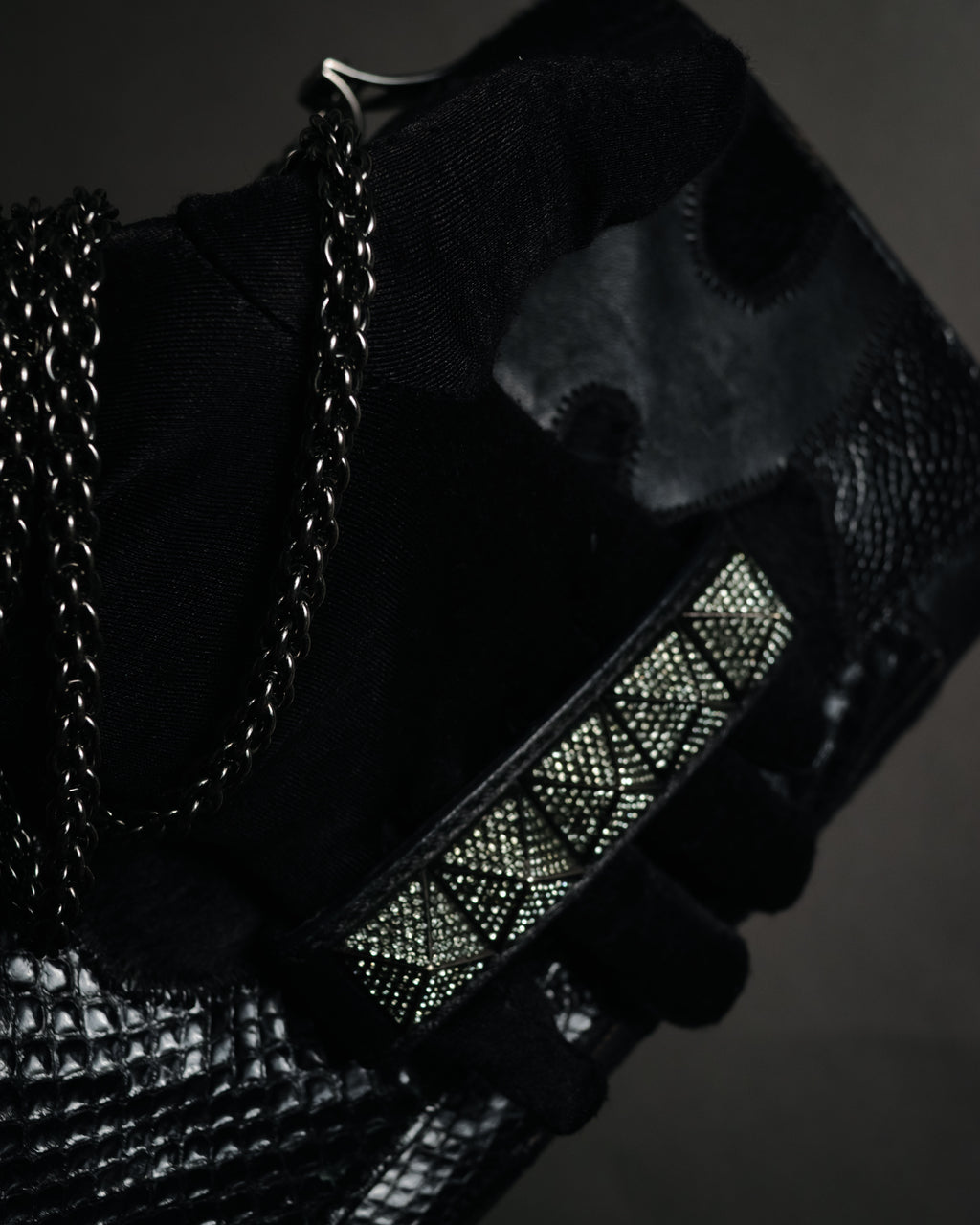 –SPECIAL– "VALENTINO GARAVANI" 2010’s Noir rockstud exotic patchwork chain bag