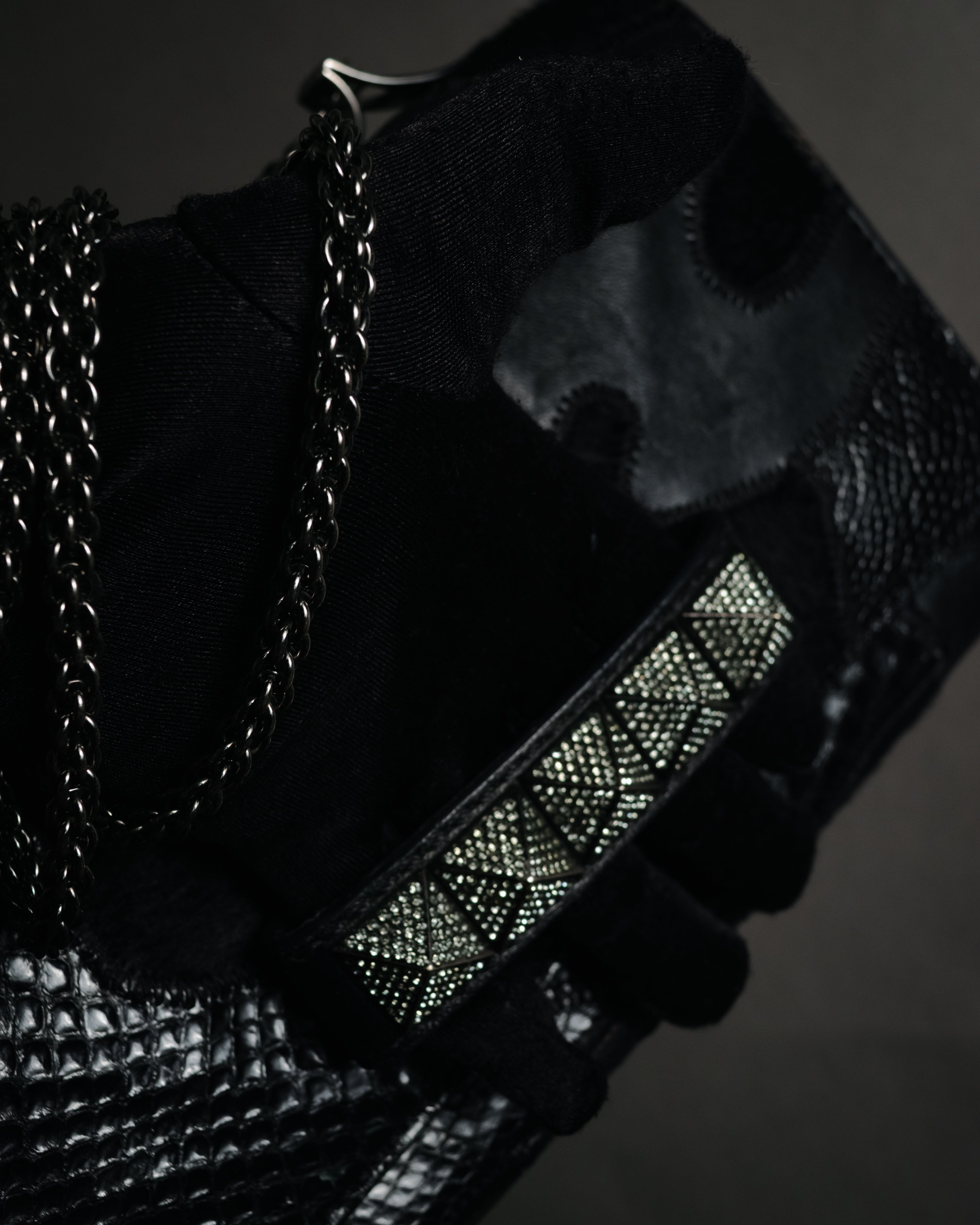 –SPECIAL– "VALENTINO GARAVANI" 2010’s Noir rockstud exotic patchwork chain bag