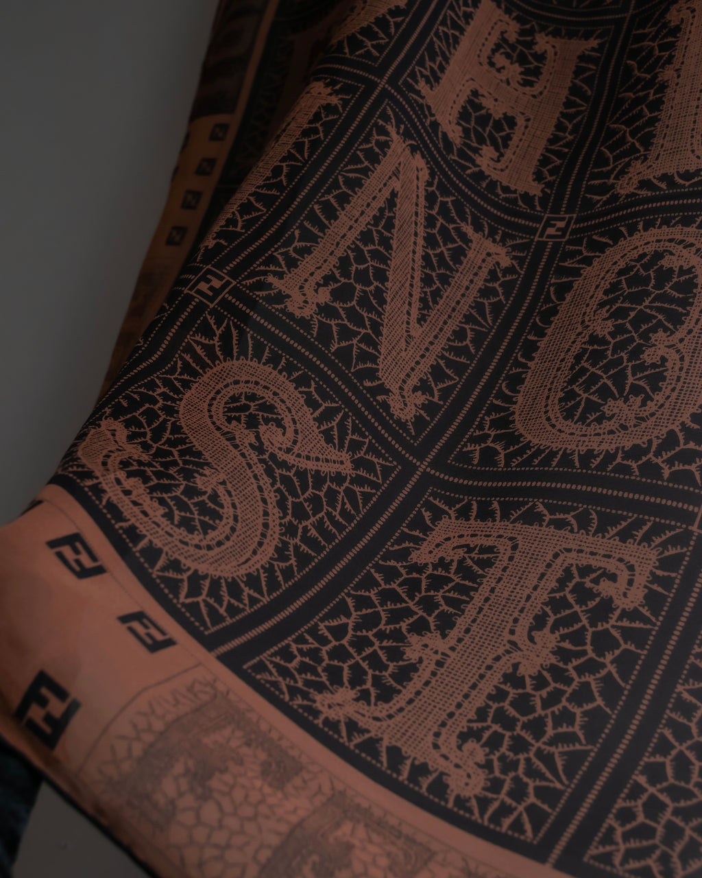 "FENDI" Logo engraved lace motif scarf