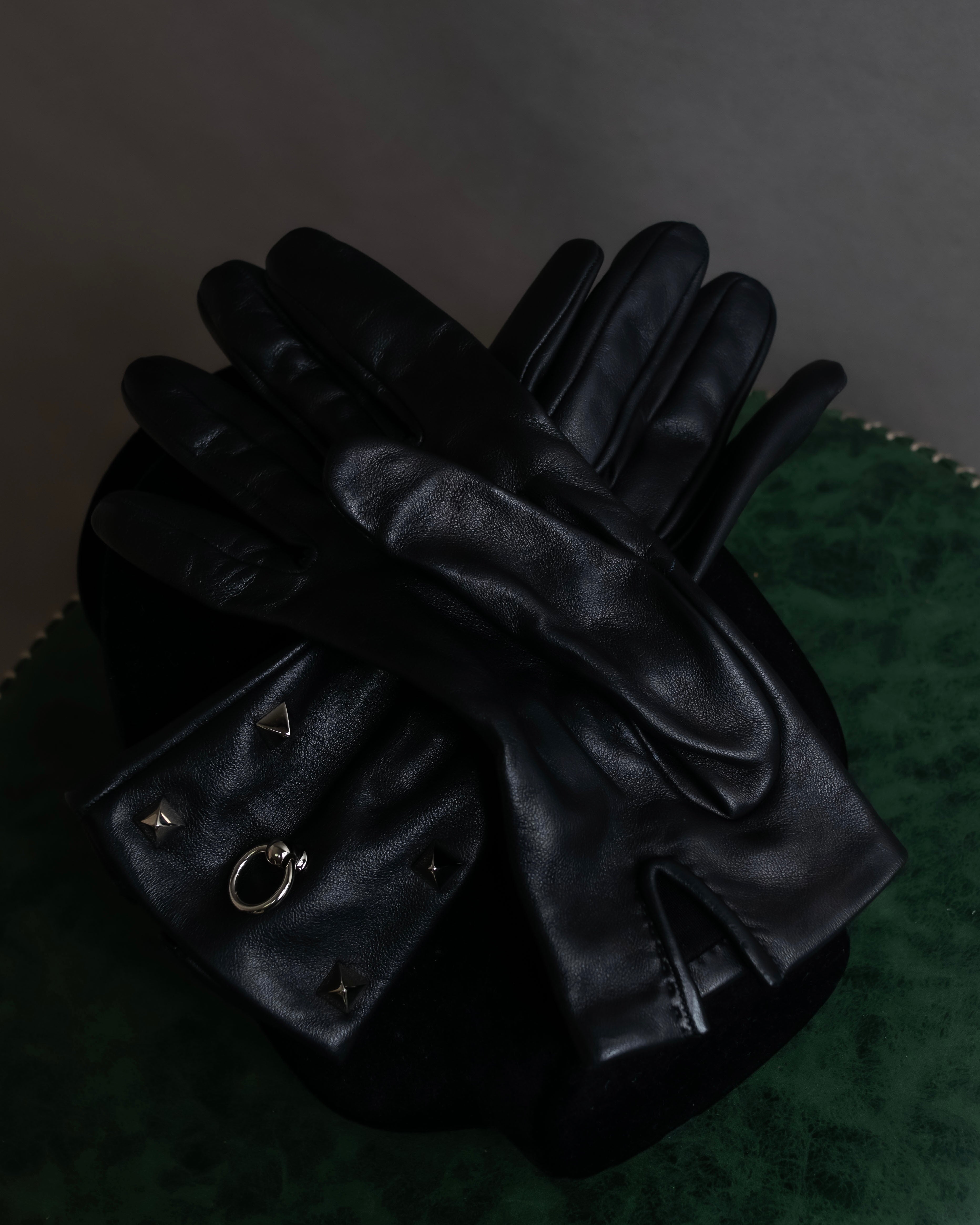 HERMES 黒色革手袋 HERMES (エルメス) - 手袋 - ブラック - スタッズ リングデザイン