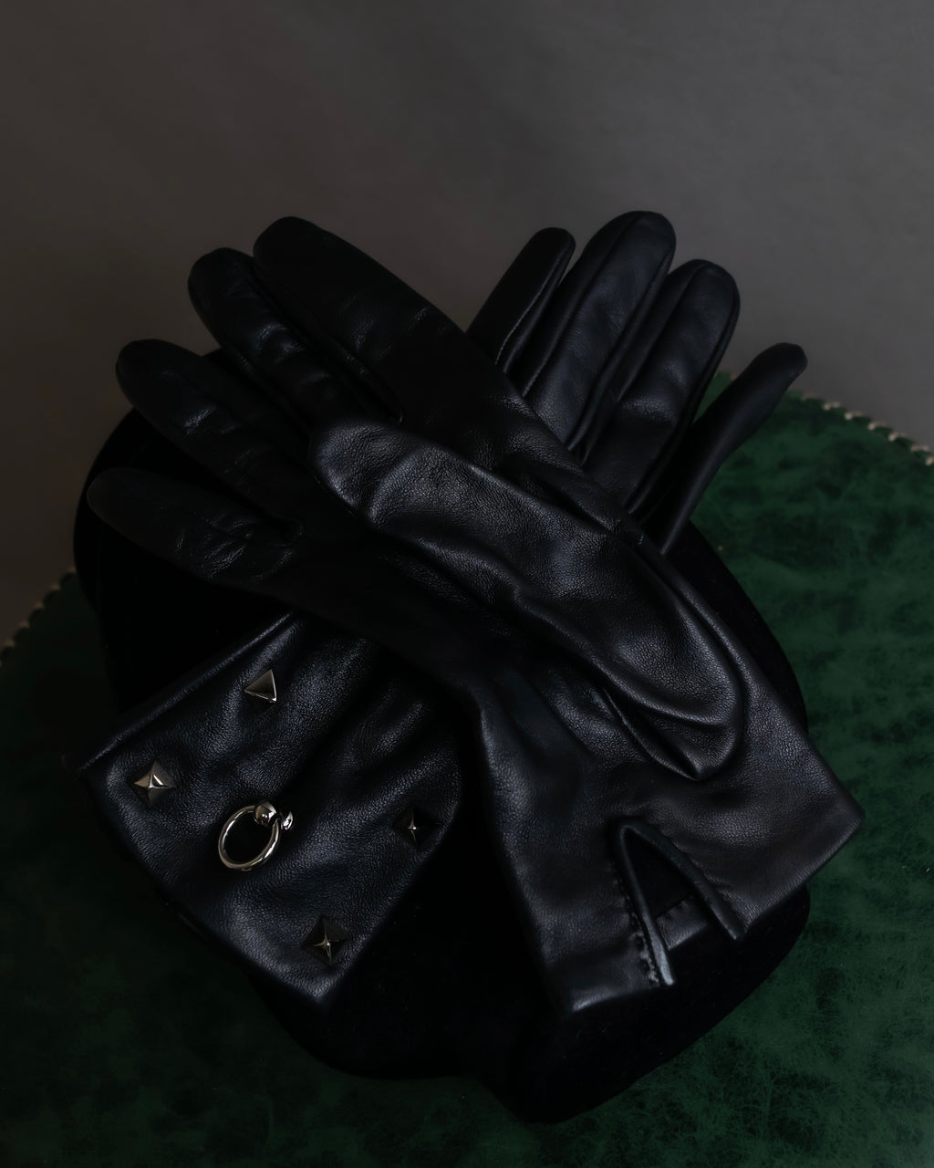 "HERMES" Stud &amp; ring design anjo leather gloves