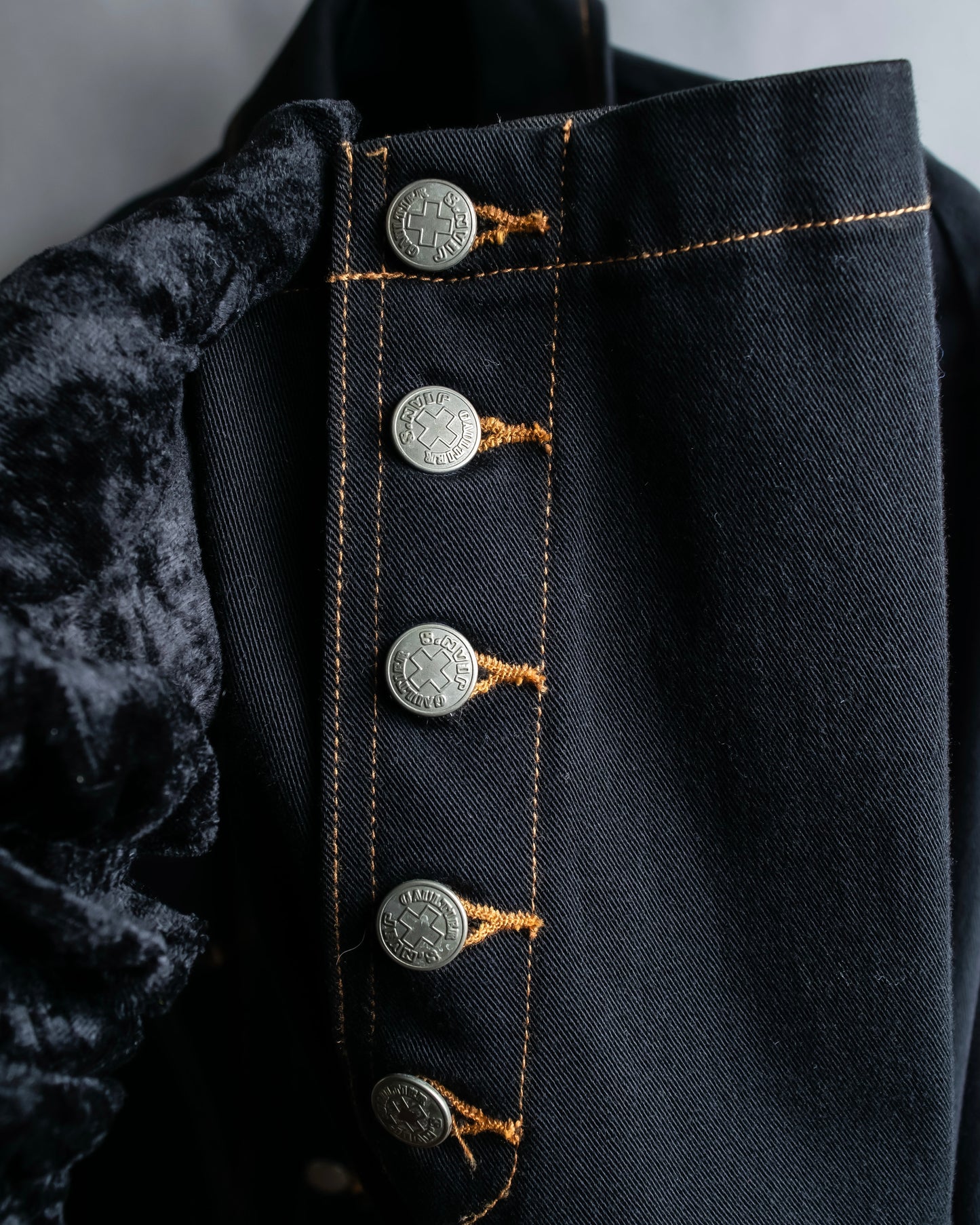 "JEAN PAUL GAULTIER JEANS"
Military detail stitching denim coat