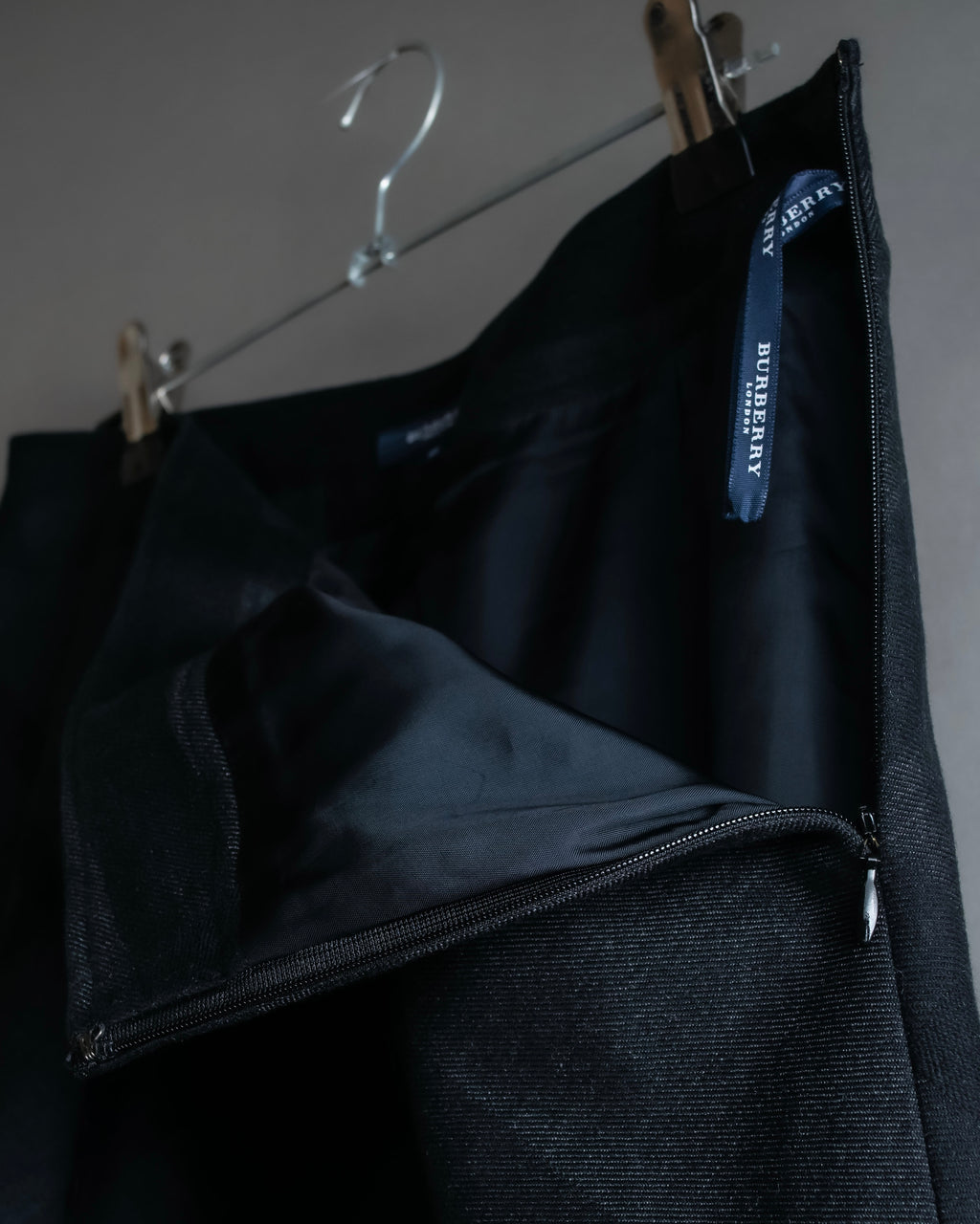 "BURBERRY" Tone-on-tone check pattern flared skirt