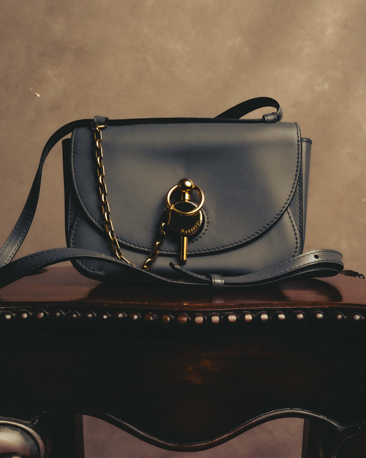 "JW Anderson" 10's Sculptural leather shoulder bag