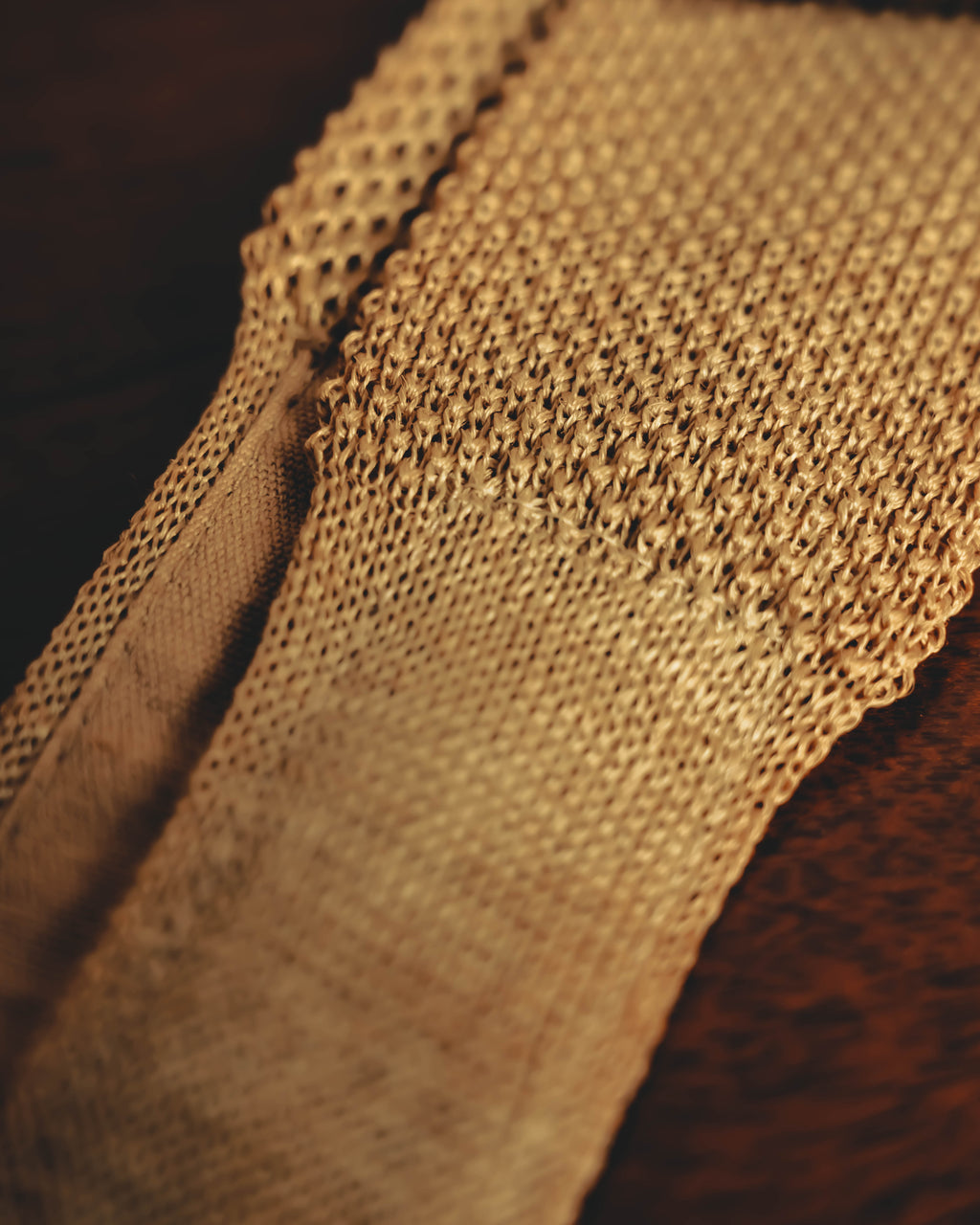 “COMME des GARÇONS HOMME”
80’s-90’s open-knit square-end necktie