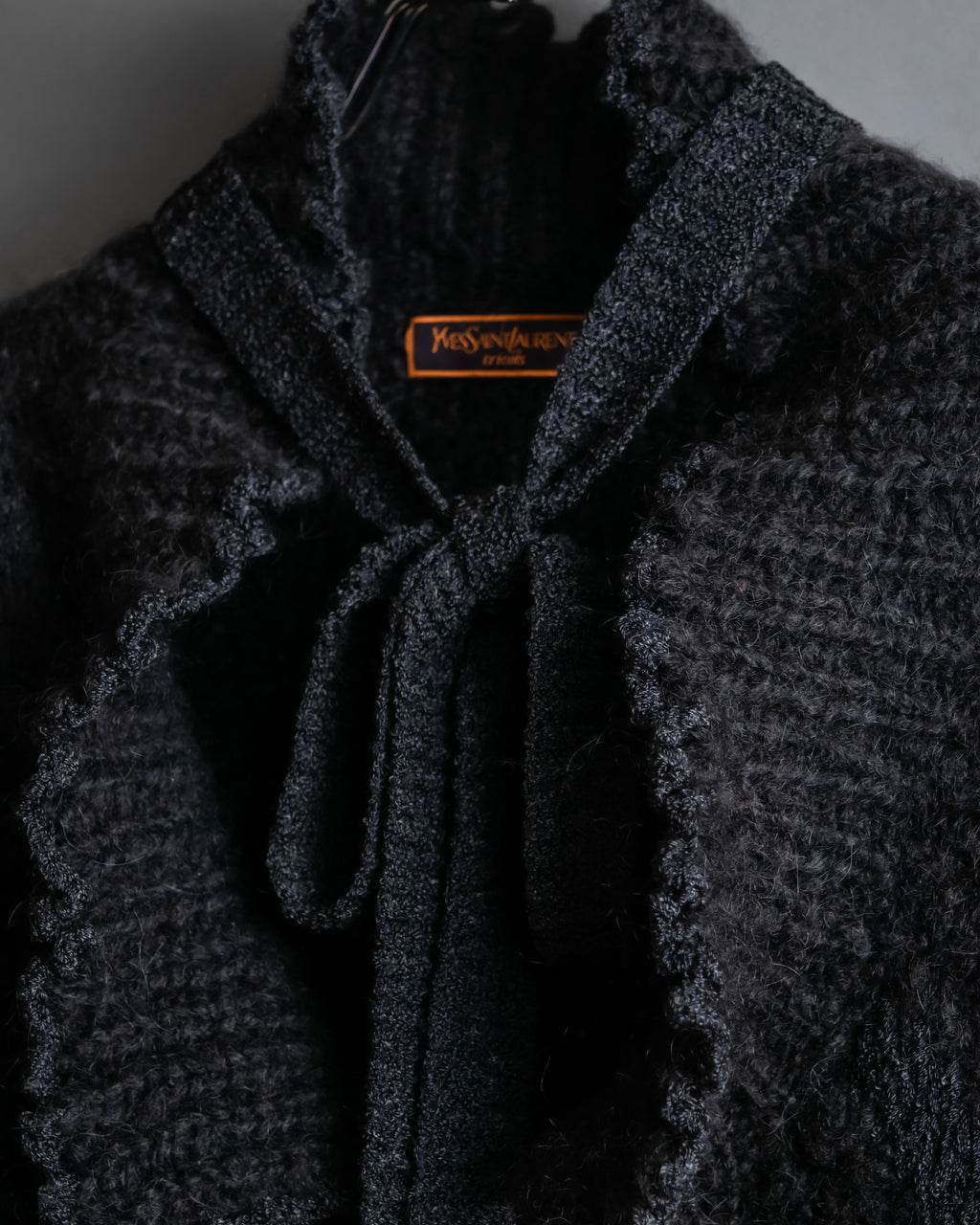 "YVES SAINT LAURENT" Ribbon design stand collar low gauge cardigan