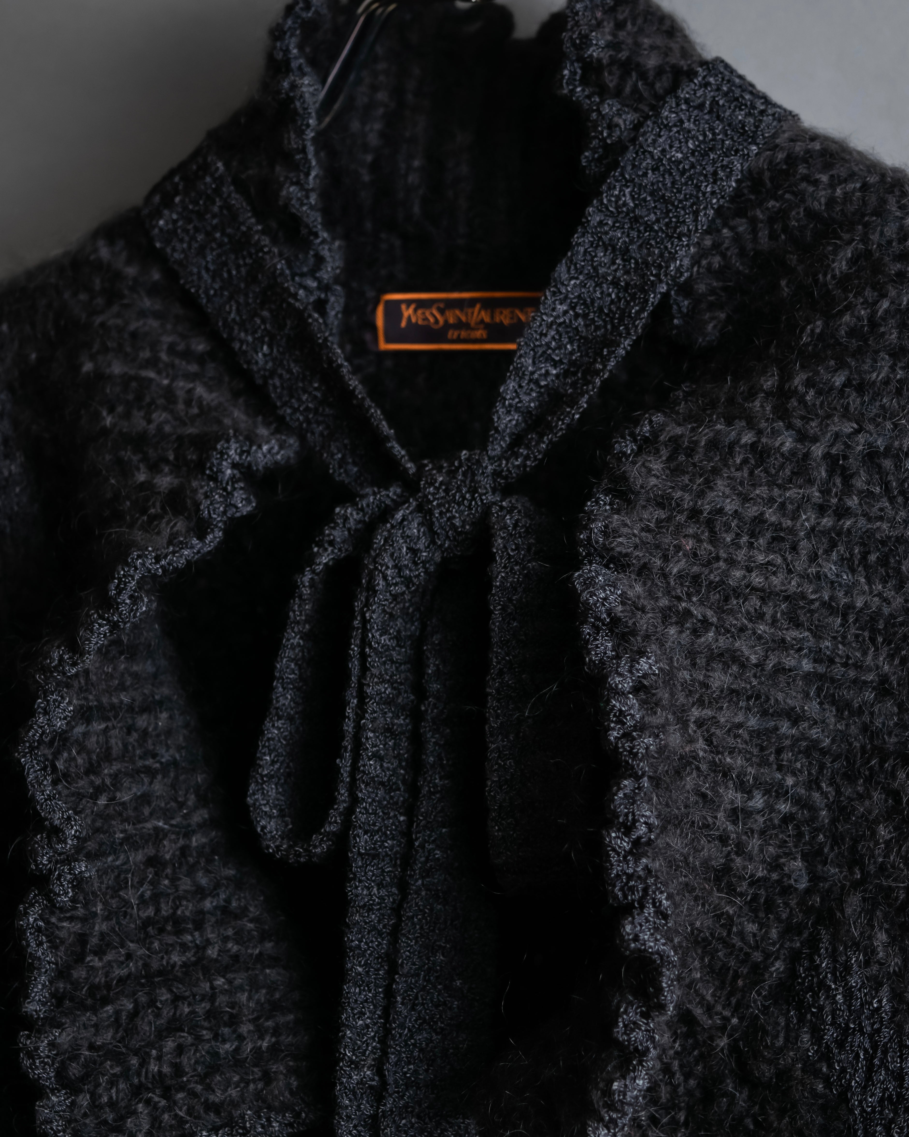 "YVES SAINT LAURENT" Ribbon design stand collar low gauge cardigan