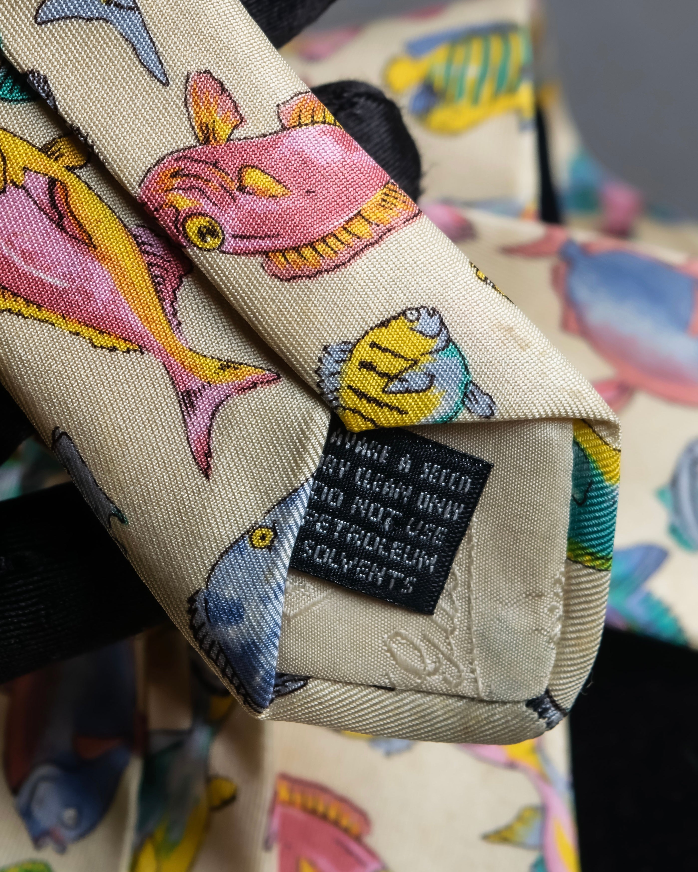 "GUCCI" Colorful fish motif silk neck tie